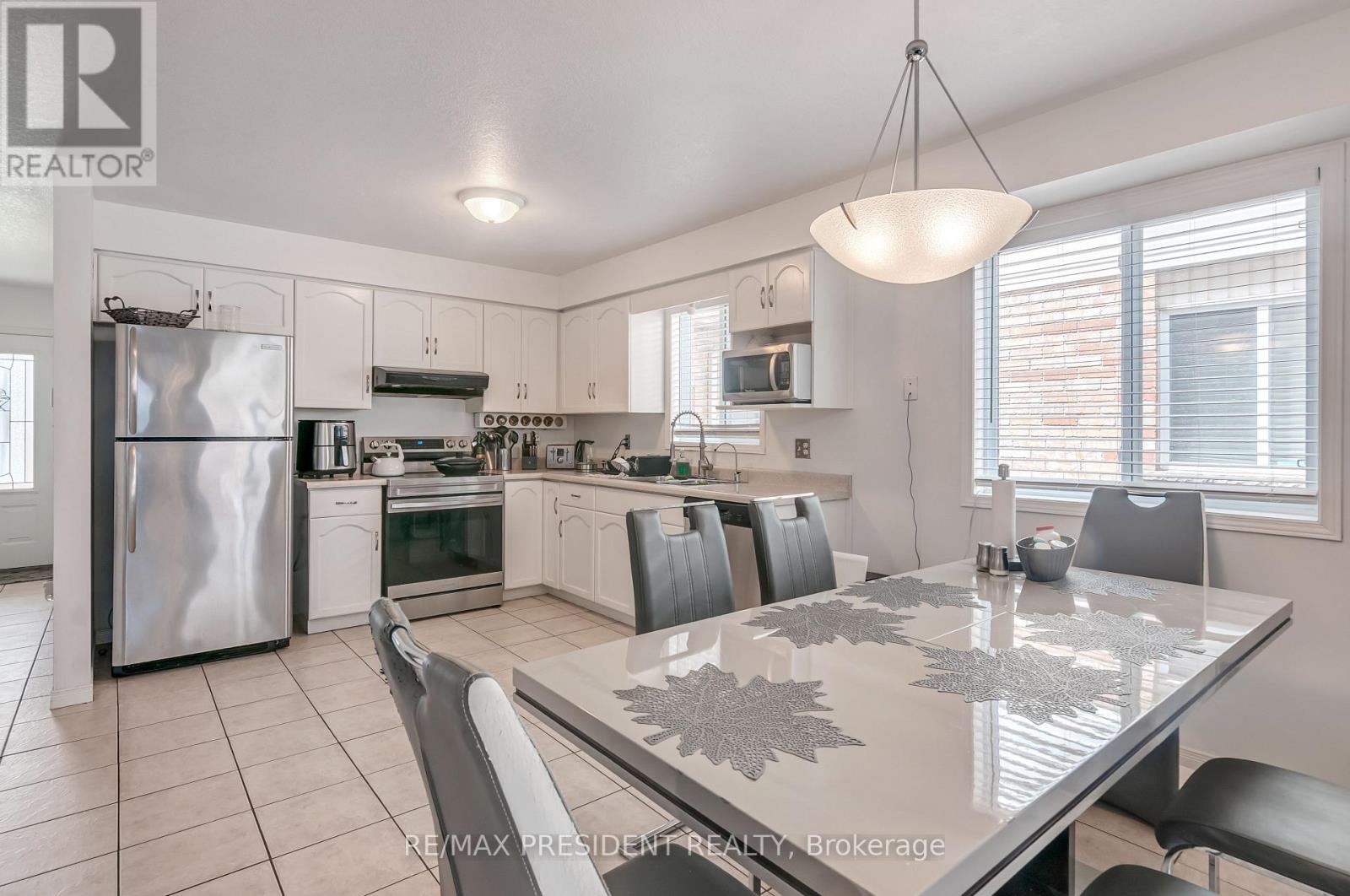 31 Chester Drive N, Cambridge, Ontario  N1T 2C4 - Photo 12 - X12435732