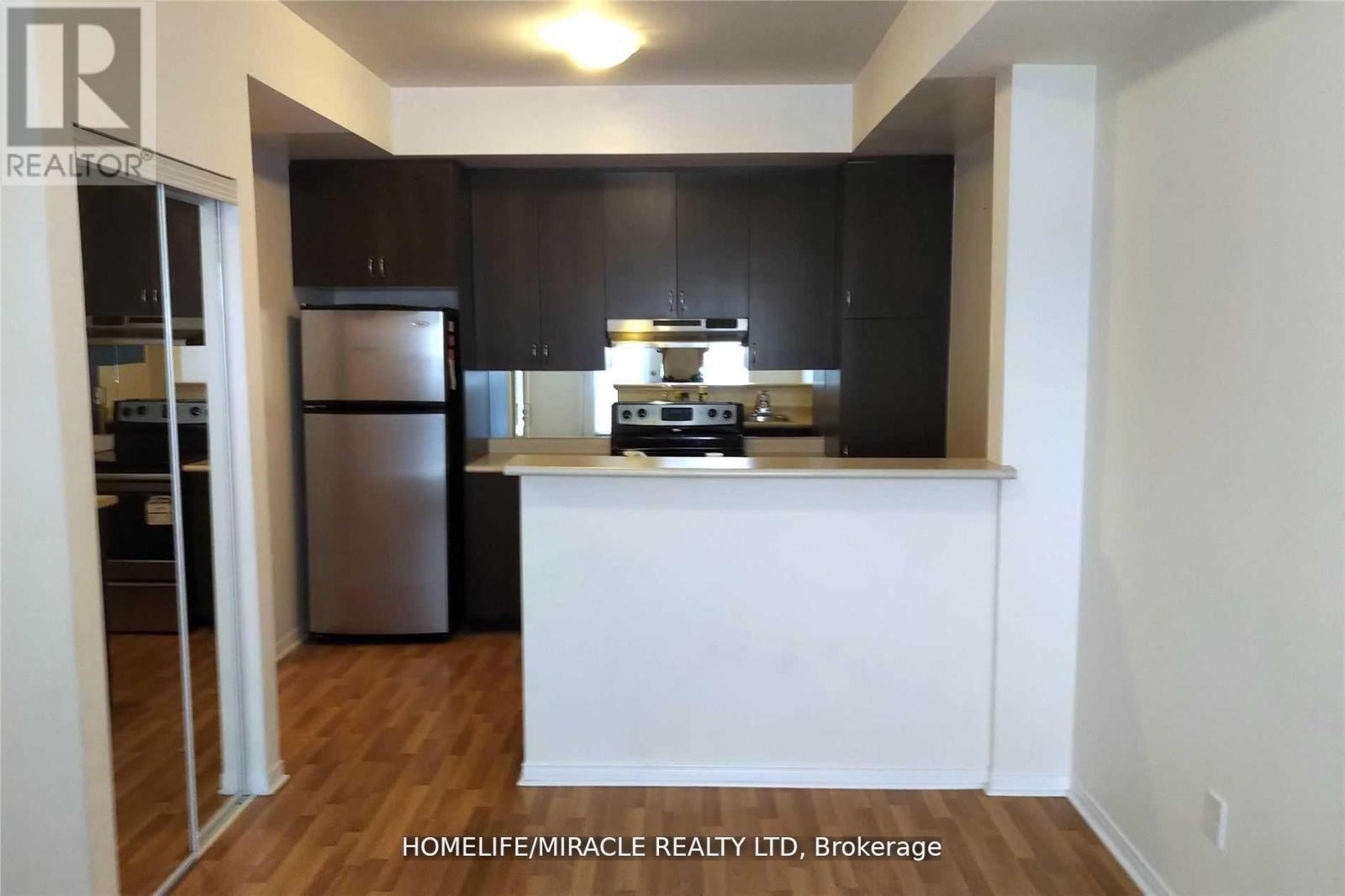 76 - 60 Fairwood Circle, Brampton, Ontario  L6R 0Y6 - Photo 2 - W12651818