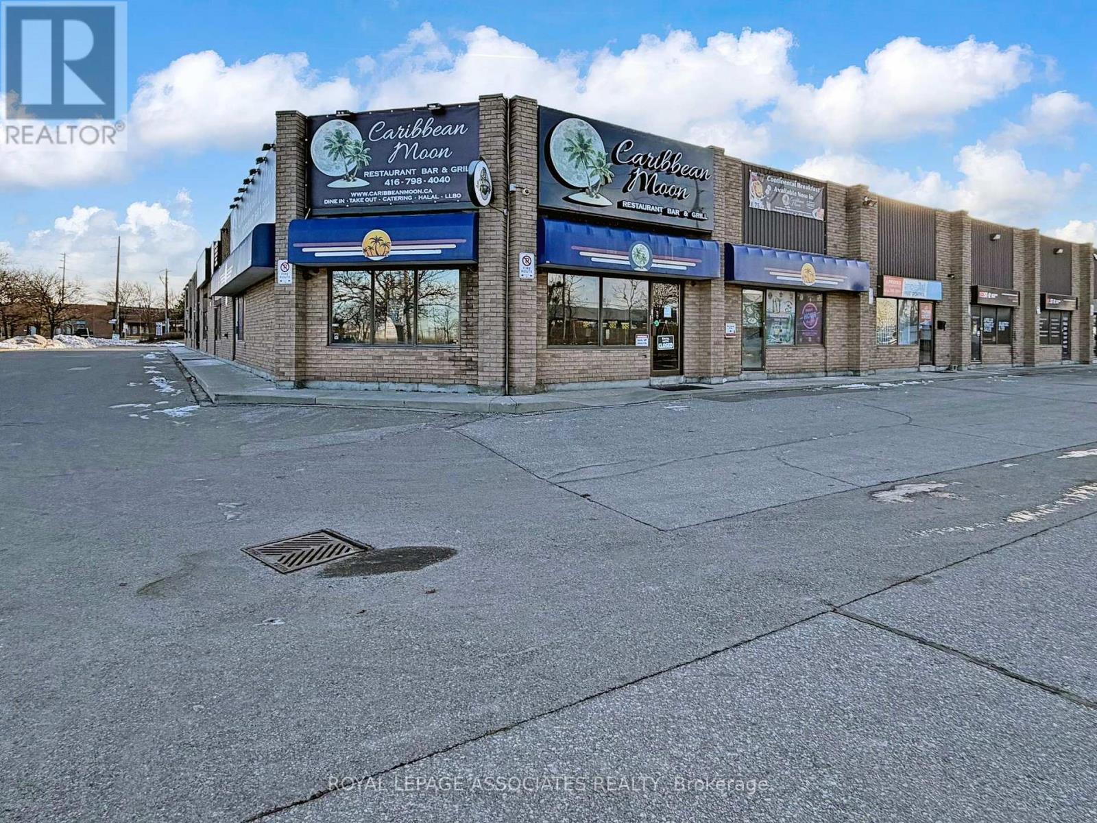 13,14,15 - 2 Steinway Boulevard, Toronto, Ontario  M9W 6J8 - Photo 2 - W12651858