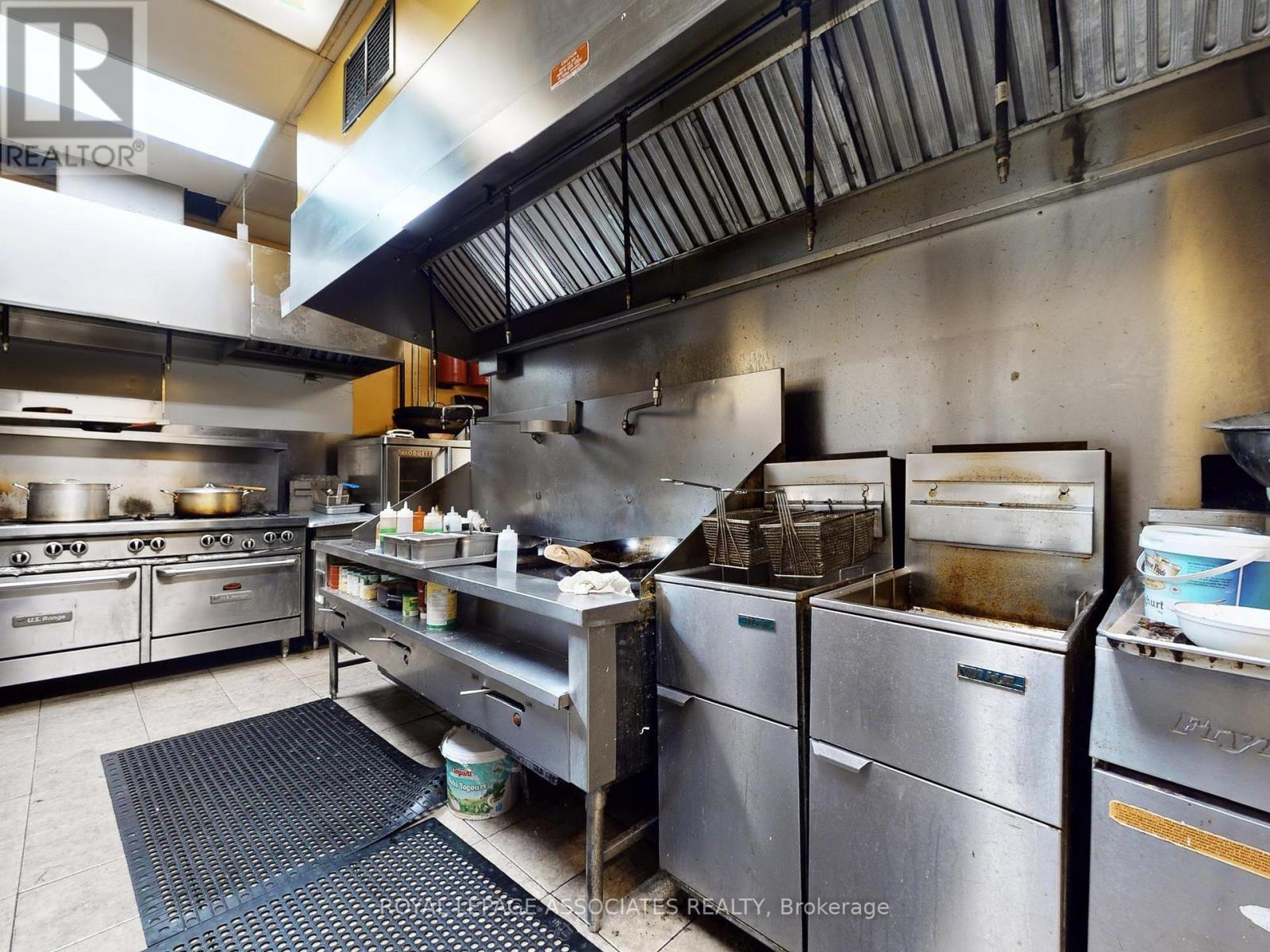 13,14,15 - 2 Steinway Boulevard, Toronto, Ontario  M9W 6J8 - Photo 39 - W12651858