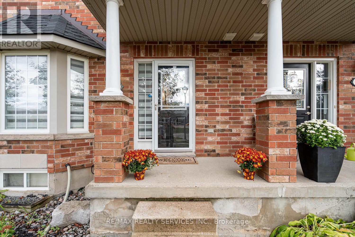 73 Montgomery Boulevard, Orangeville, Ontario  L9W 5H6 - Photo 3 - W12651872