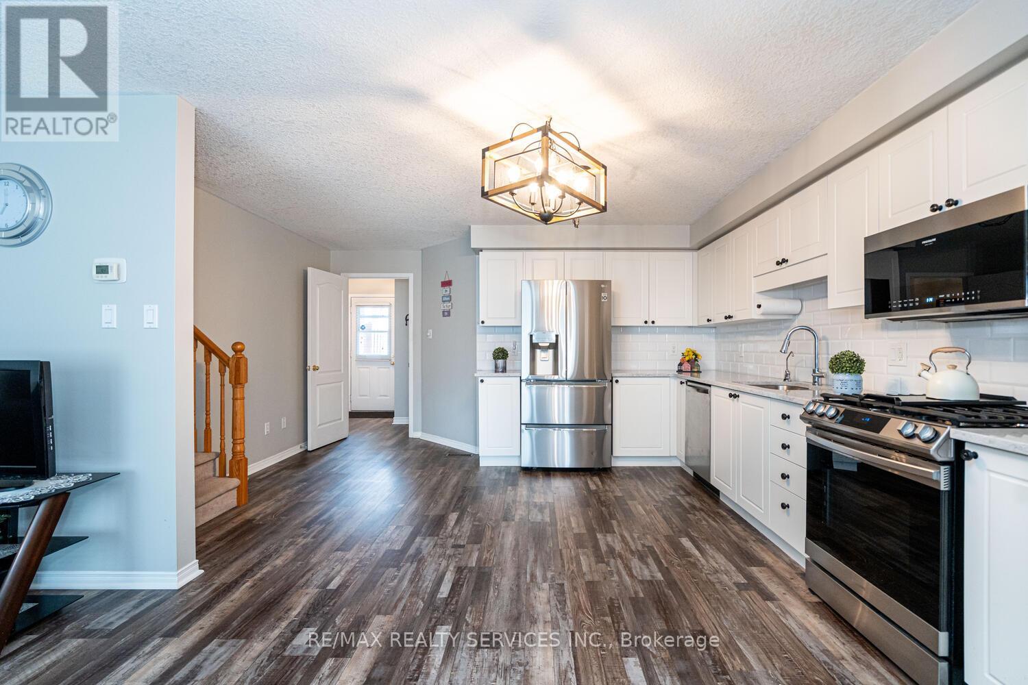 73 Montgomery Boulevard, Orangeville, Ontario  L9W 5H6 - Photo 7 - W12651872