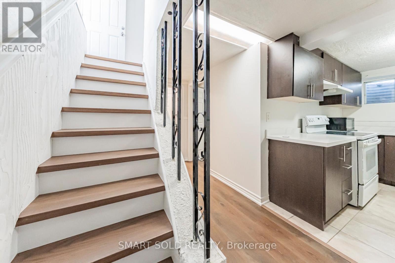 22 Hazelglen Court, Brampton, Ontario  L6S 1N7 - Photo 2 - W12651880