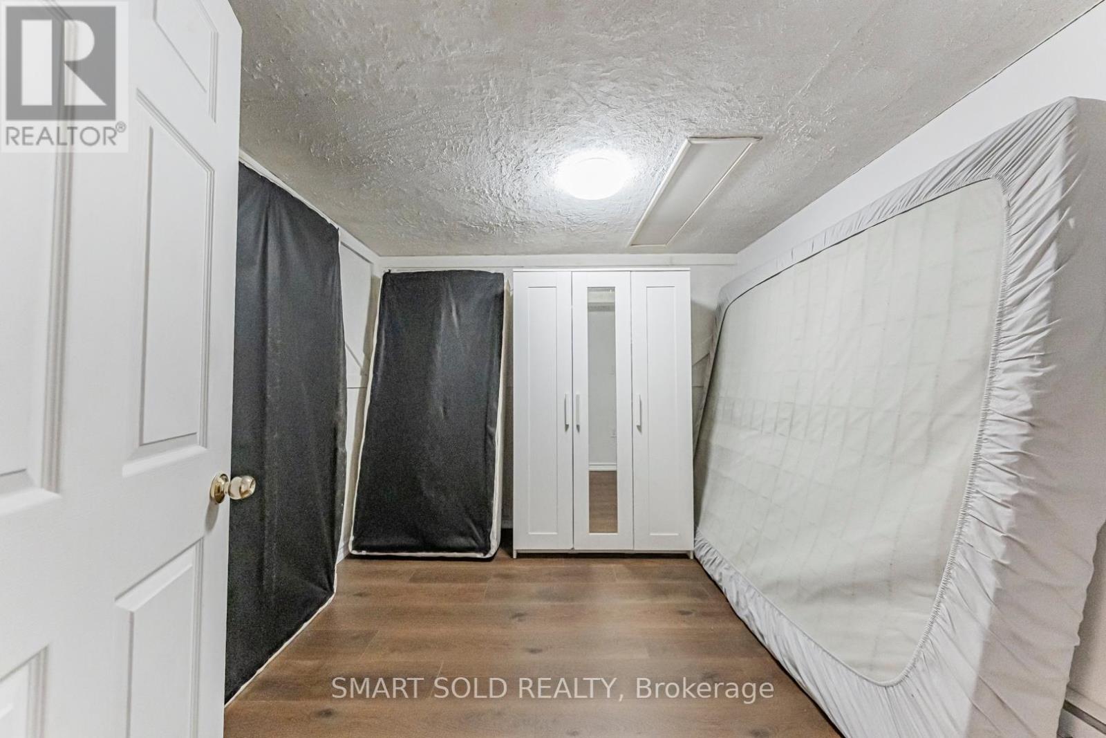 22 Hazelglen Court, Brampton, Ontario  L6S 1N7 - Photo 7 - W12651880