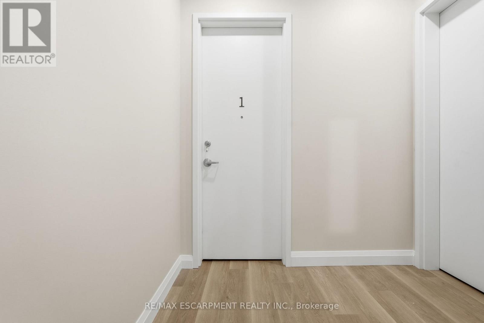 1 - 231 Park Street N, Hamilton, Ontario  L8L 1L9 - Photo 5 - X12651822