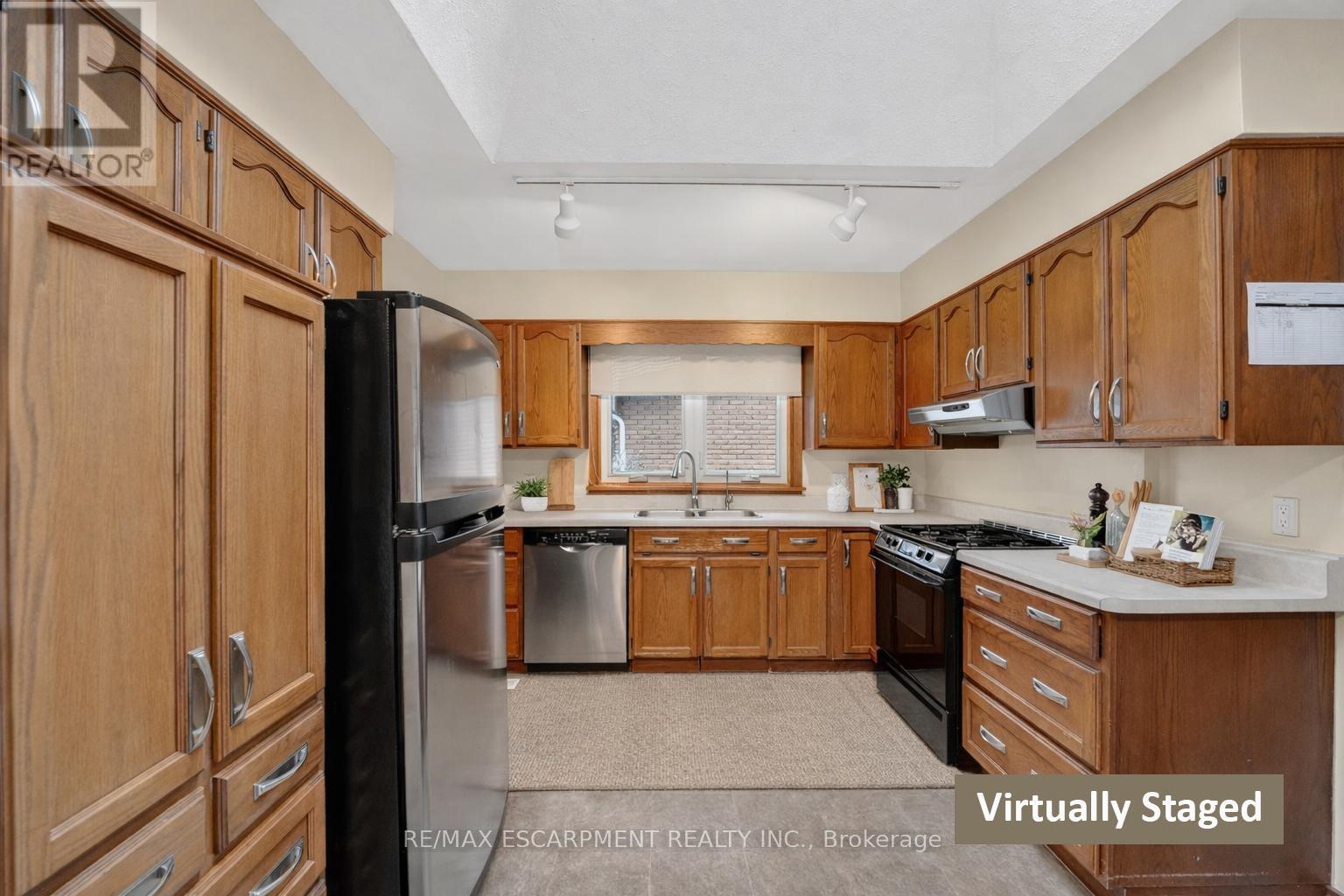 5 Brentwood Road, Grimsby, Ontario  L3M 3V5 - Photo 5 - X12651824