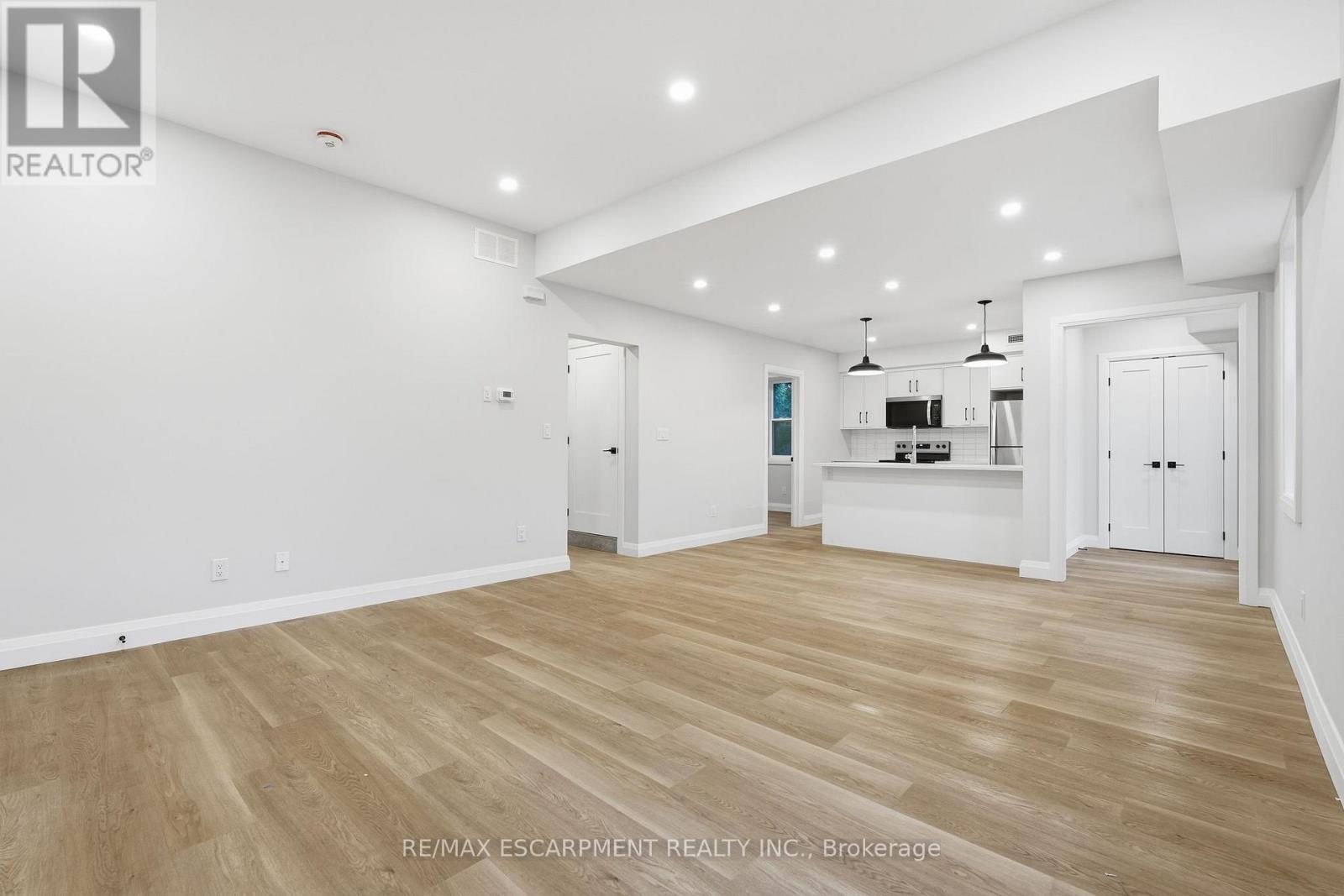 2 - 231 Park Street N, Hamilton, Ontario  L8L 1L9 - Photo 11 - X12651850