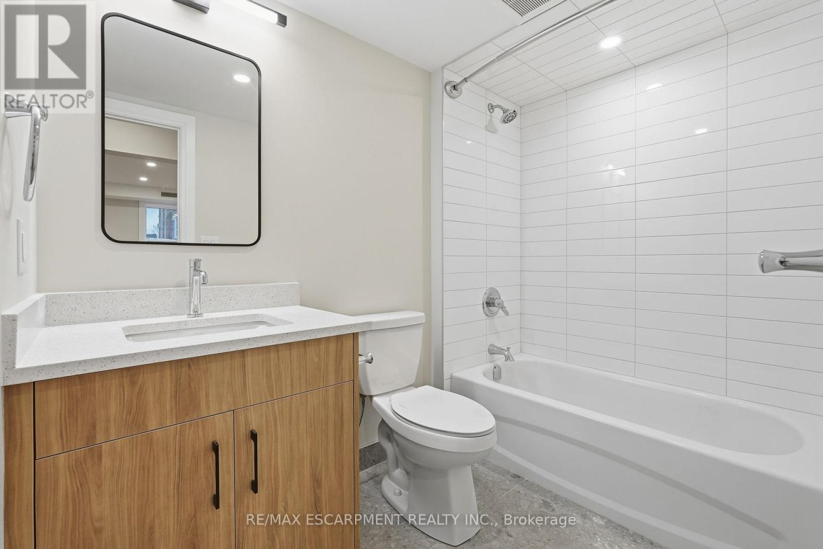 2 - 231 Park Street N, Hamilton, Ontario  L8L 1L9 - Photo 16 - X12651850