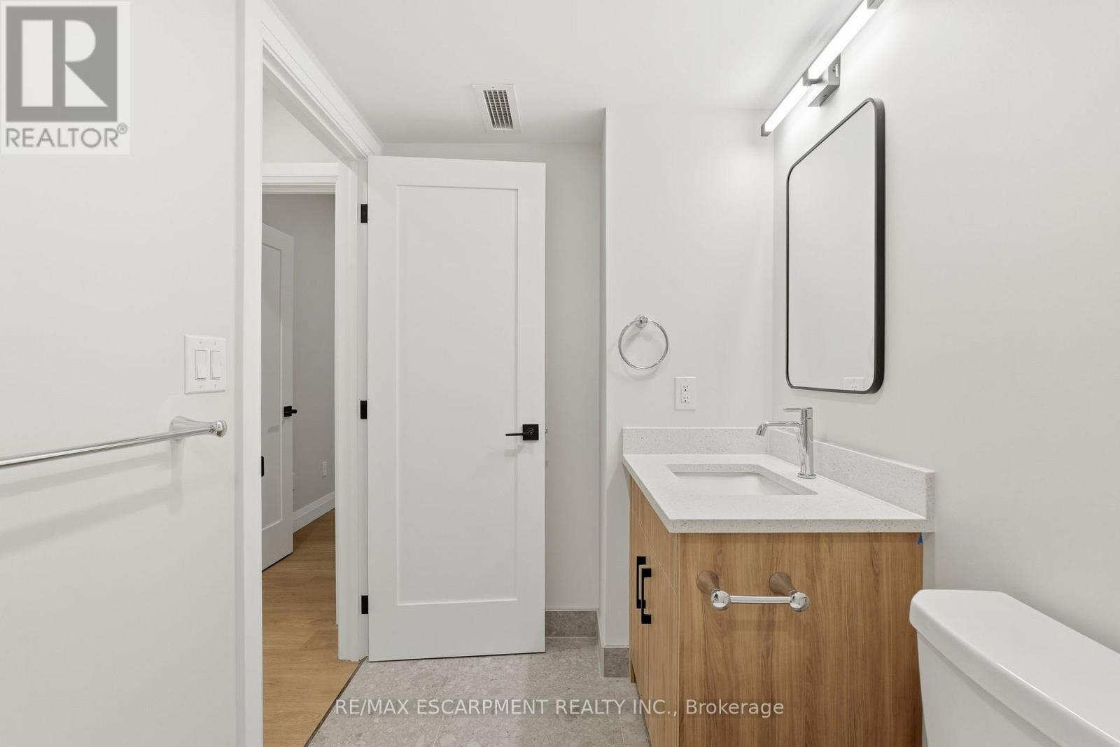 2 - 231 Park Street N, Hamilton, Ontario  L8L 1L9 - Photo 17 - X12651850