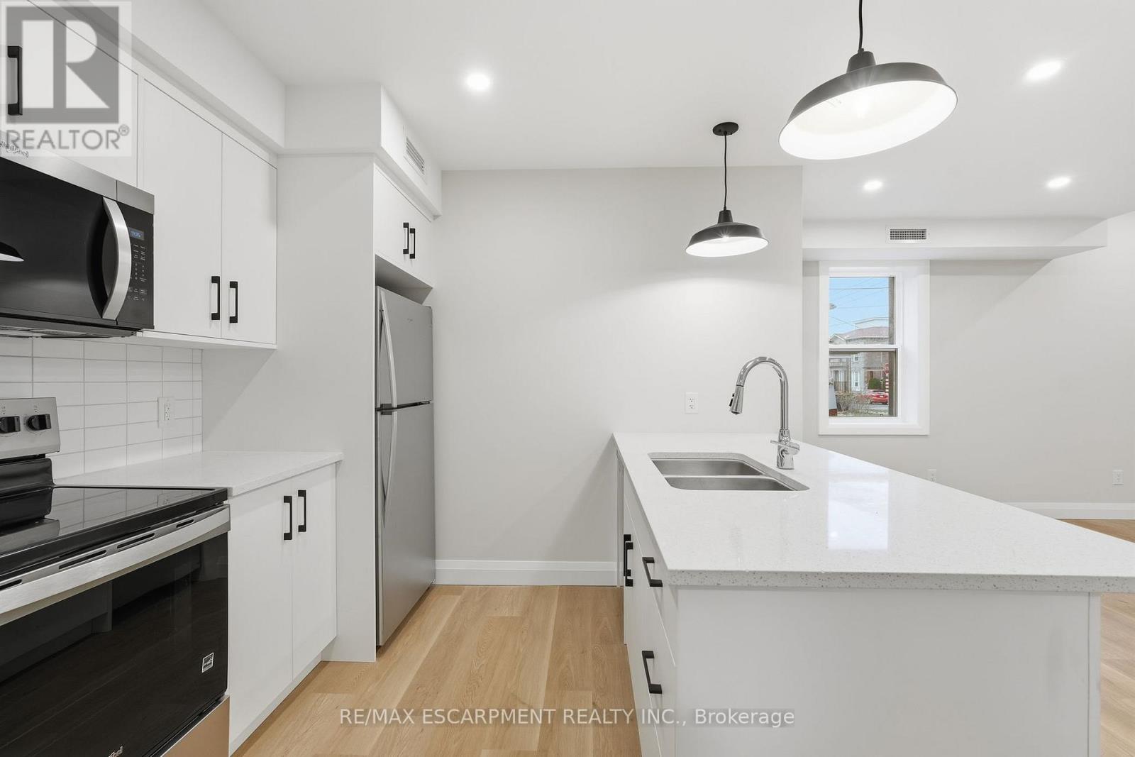 2 - 231 Park Street N, Hamilton, Ontario  L8L 1L9 - Photo 8 - X12651850