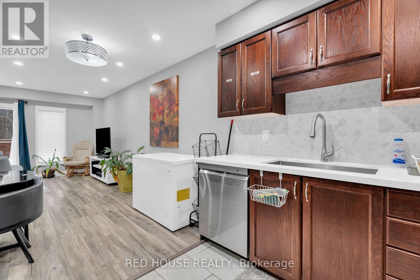 E30 - 110 Activa Avenue, Kitchener, Ontario  N2E 4K4 - Photo 17 - X12651854