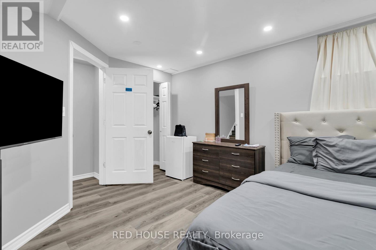 E30 - 110 Activa Avenue, Kitchener, Ontario  N2E 4K4 - Photo 29 - X12651854