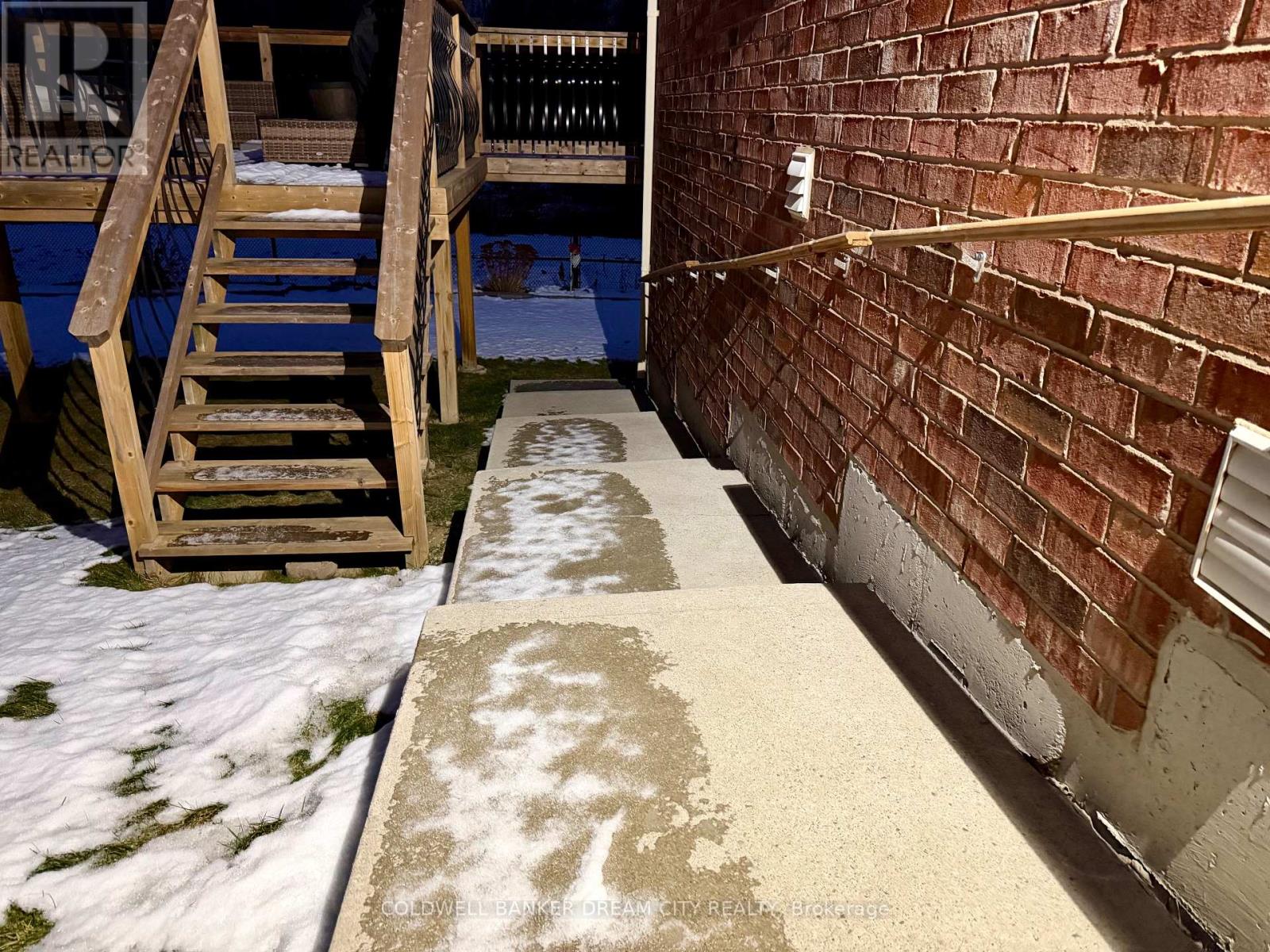 44 Mincing Trail, Brampton, Ontario  L7A 4T3 - Photo 9 - W12651836