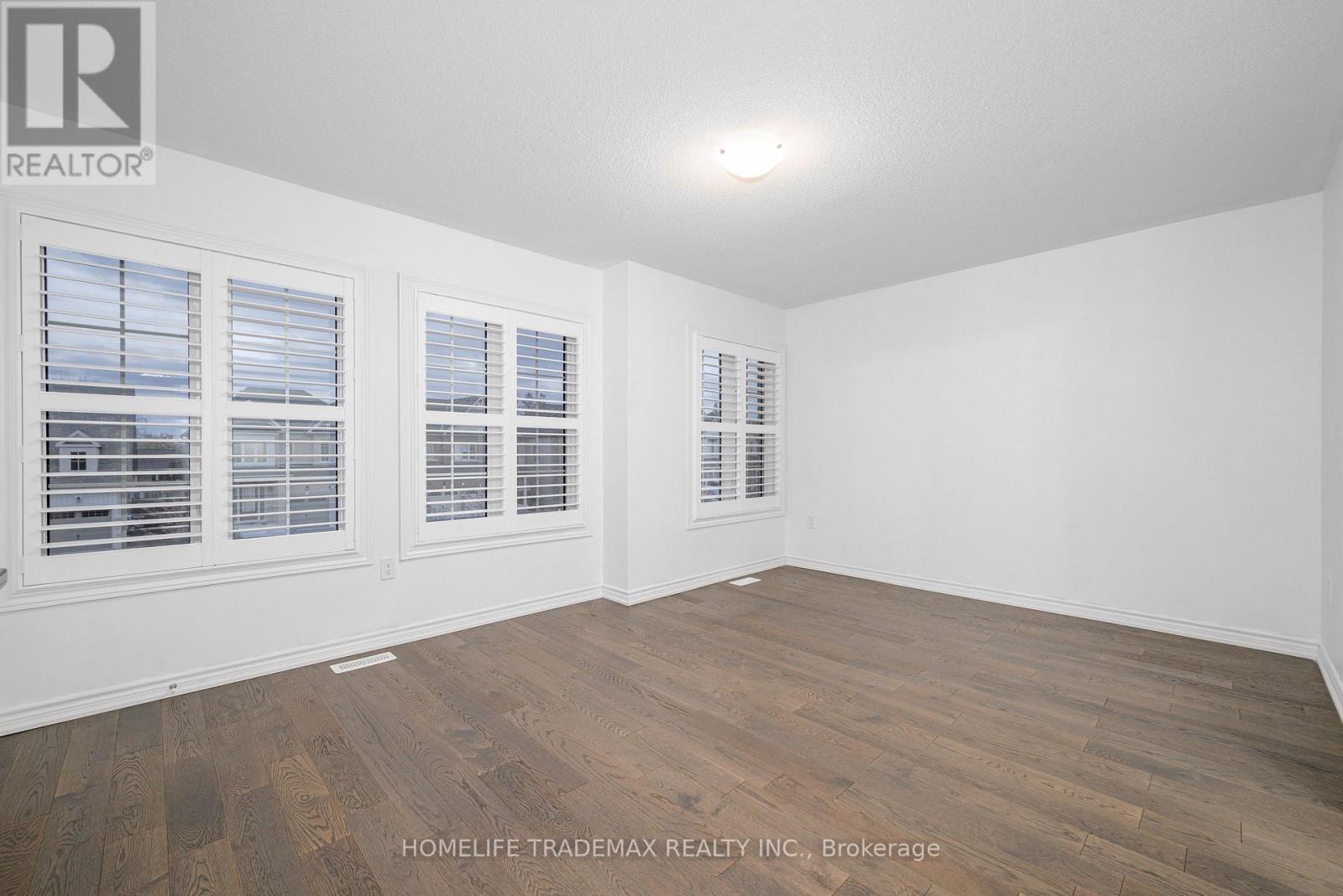 29 Hennessey Crescent, Kawartha Lakes, Ontario  K9V 0P3 - Photo 18 - X12537930