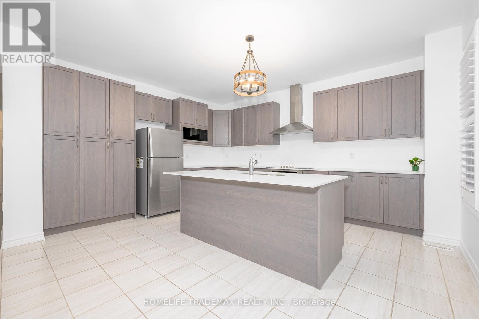 29 Hennessey Crescent, Kawartha Lakes, Ontario  K9V 0P3 - Photo 38 - X12537930