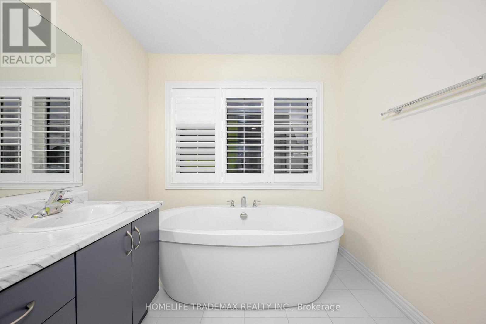 29 Hennessey Crescent, Kawartha Lakes, Ontario  K9V 0P3 - Photo 48 - X12537930