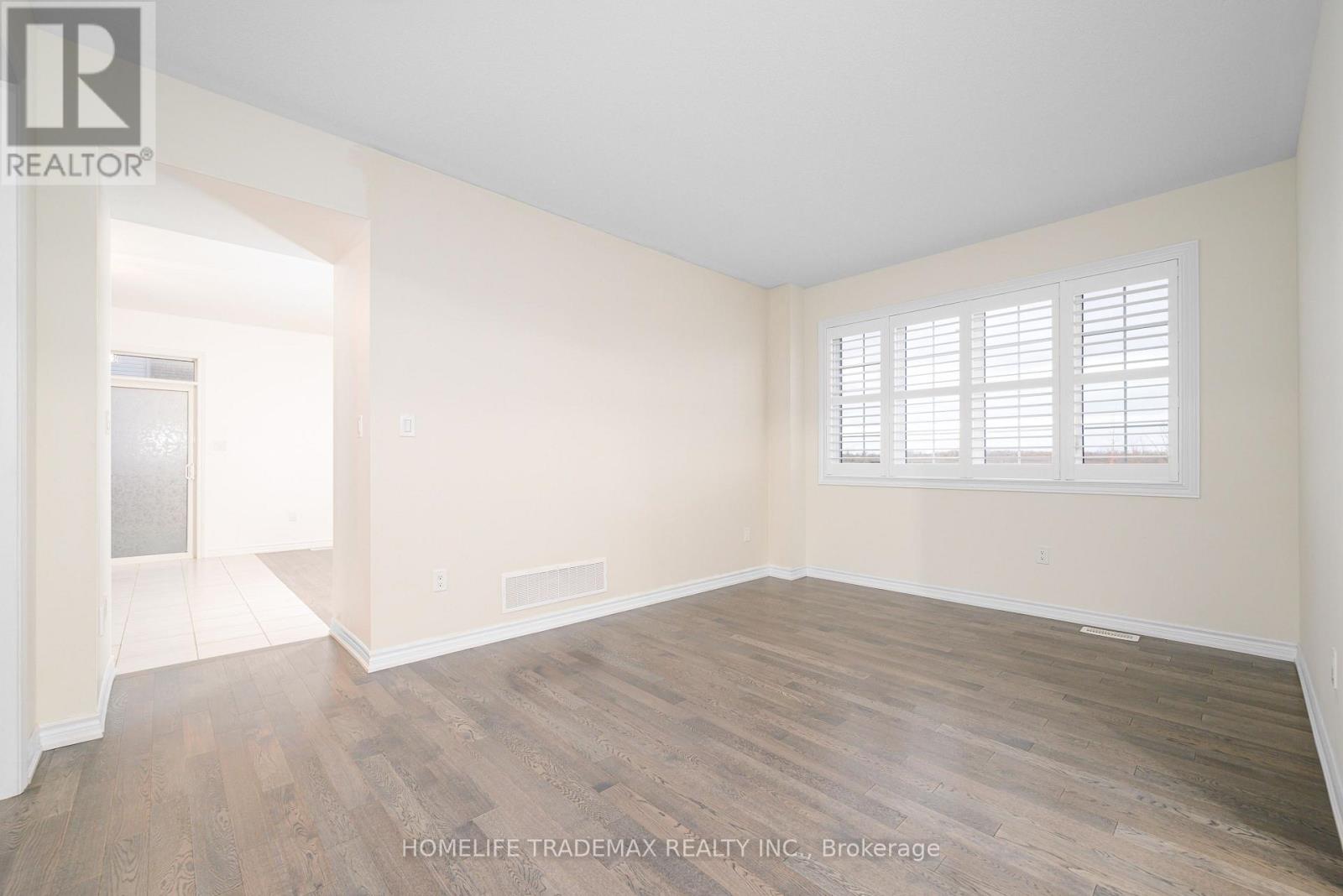 29 Hennessey Crescent, Kawartha Lakes, Ontario  K9V 0P3 - Photo 35 - X12537930