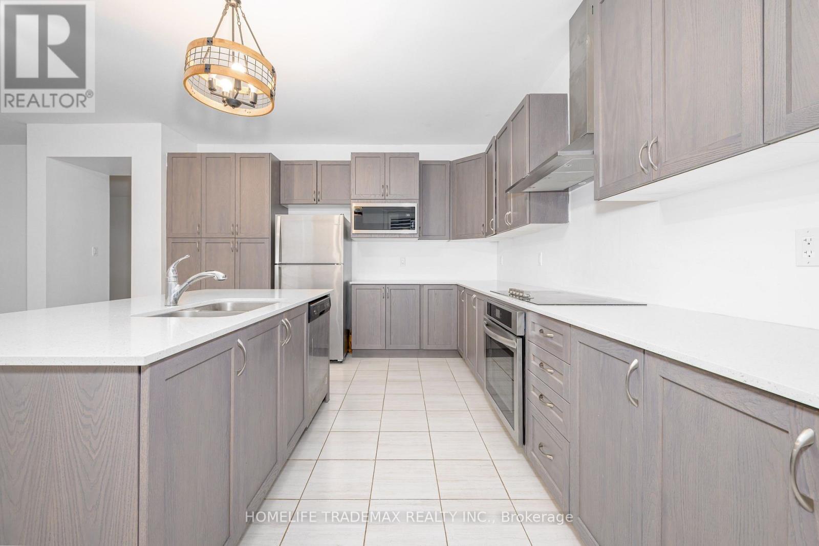 29 Hennessey Crescent, Kawartha Lakes, Ontario  K9V 0P3 - Photo 8 - X12537930