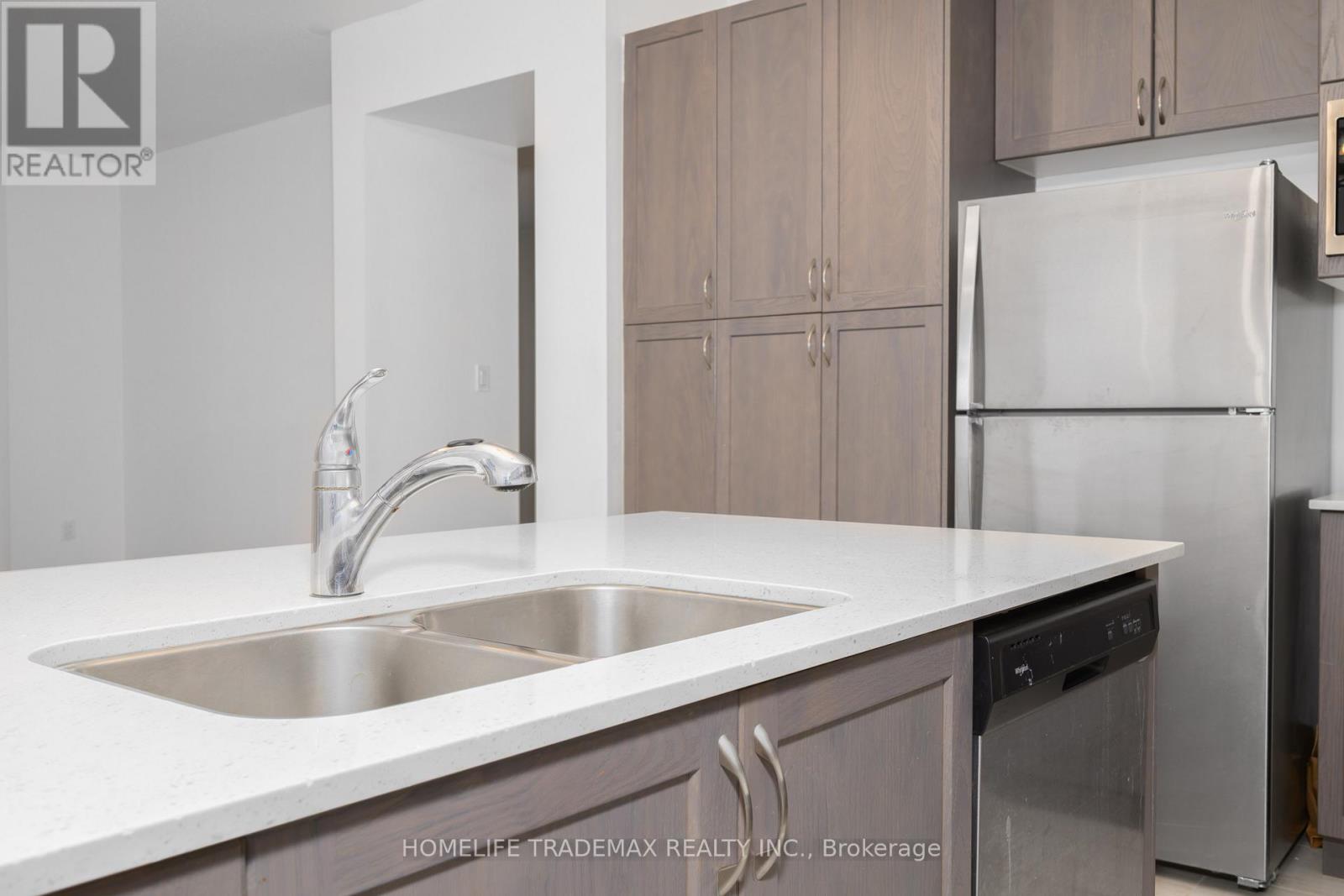 29 Hennessey Crescent, Kawartha Lakes, Ontario  K9V 0P3 - Photo 9 - X12537930