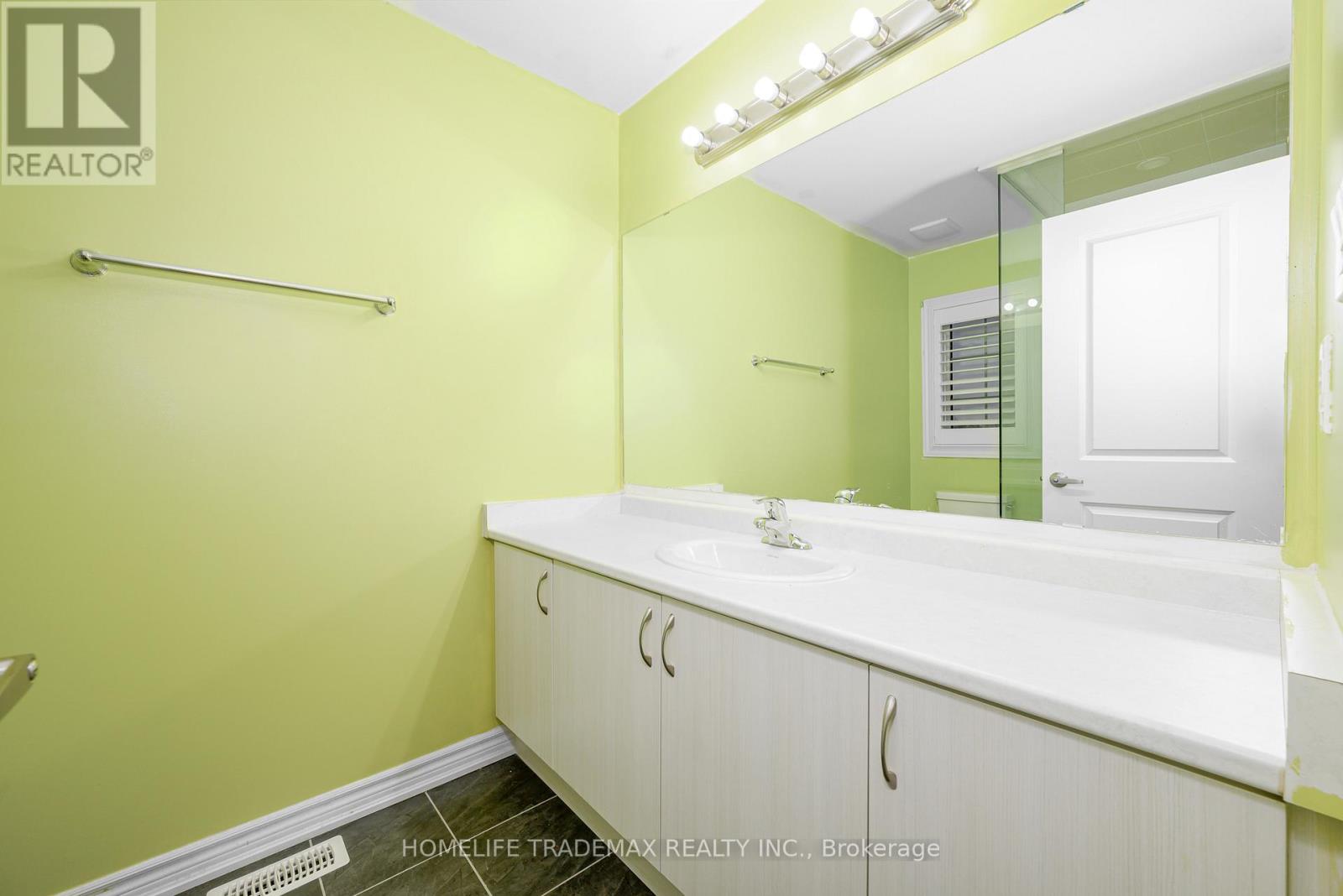 29 Hennessey Crescent, Kawartha Lakes, Ontario  K9V 0P3 - Photo 22 - X12537930