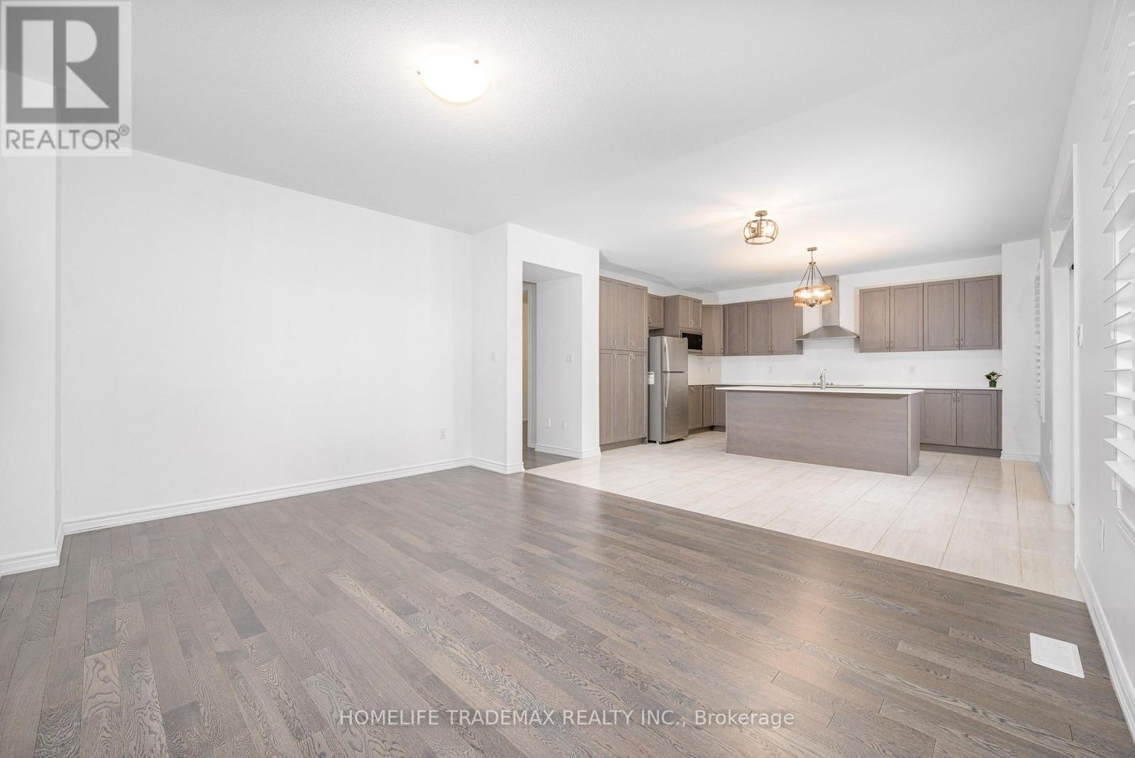 29 Hennessey Crescent, Kawartha Lakes, Ontario  K9V 0P3 - Photo 6 - X12537930