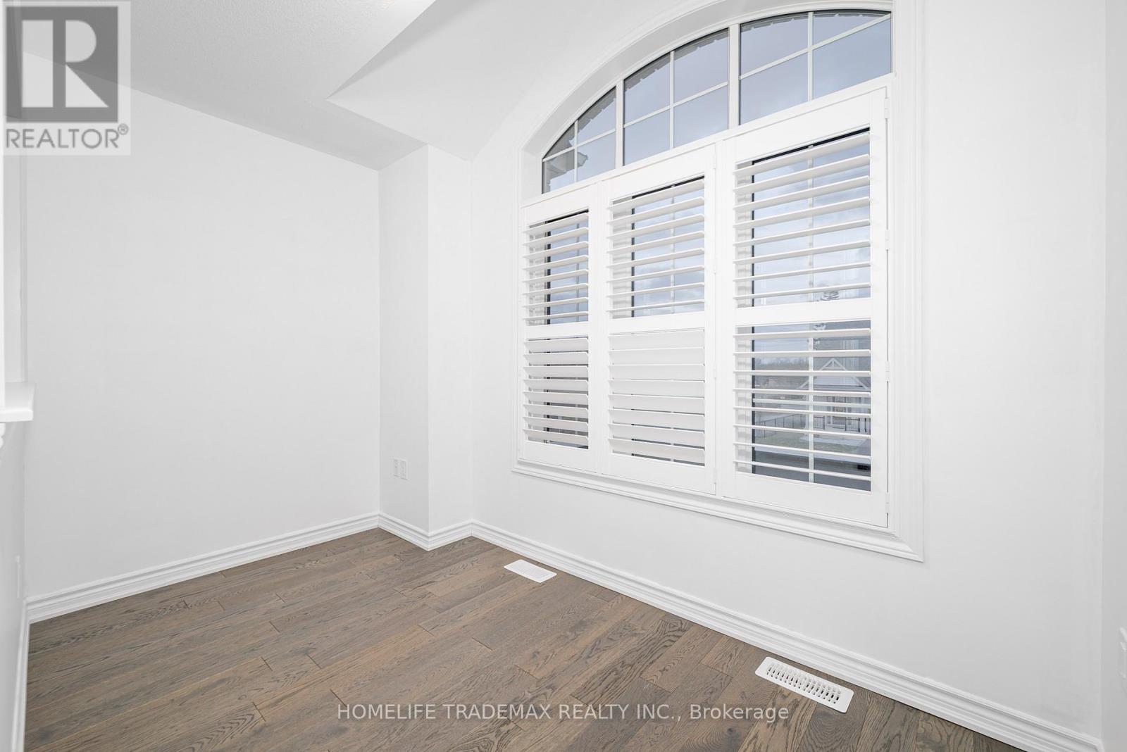 29 Hennessey Crescent, Kawartha Lakes, Ontario  K9V 0P3 - Photo 16 - X12537930