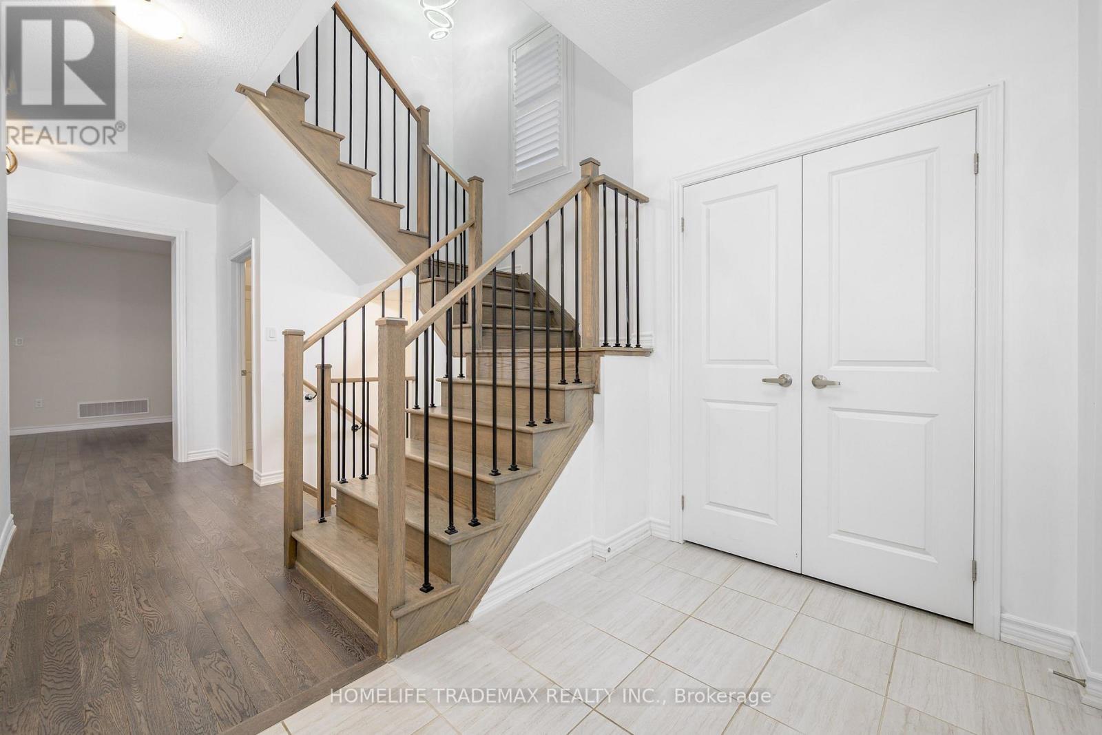 29 Hennessey Crescent, Kawartha Lakes, Ontario  K9V 0P3 - Photo 33 - X12537930