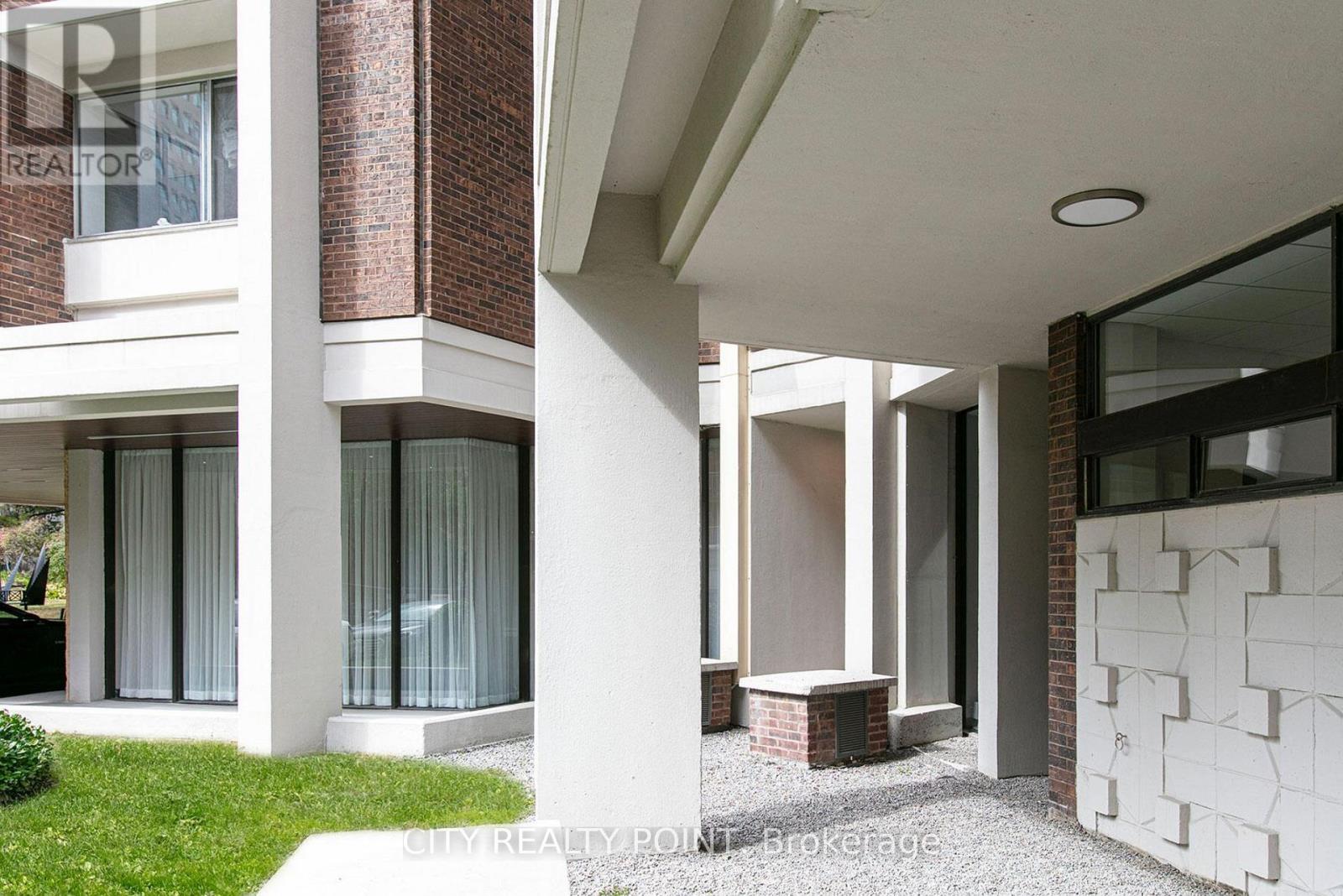 303 - 9 Deer Park Crescent, Toronto, Ontario  M4V 2C4 - Photo 19 - C12651910