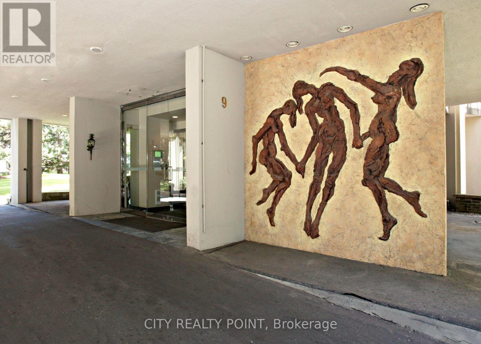 303 - 9 Deer Park Crescent, Toronto, Ontario  M4V 2C4 - Photo 2 - C12651910