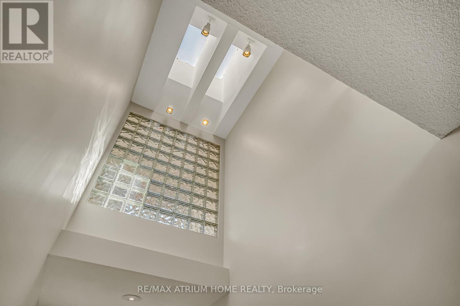 52 Chiswell Crescent, Toronto, Ontario  M2N 6E1 - Photo 6 - C12651920