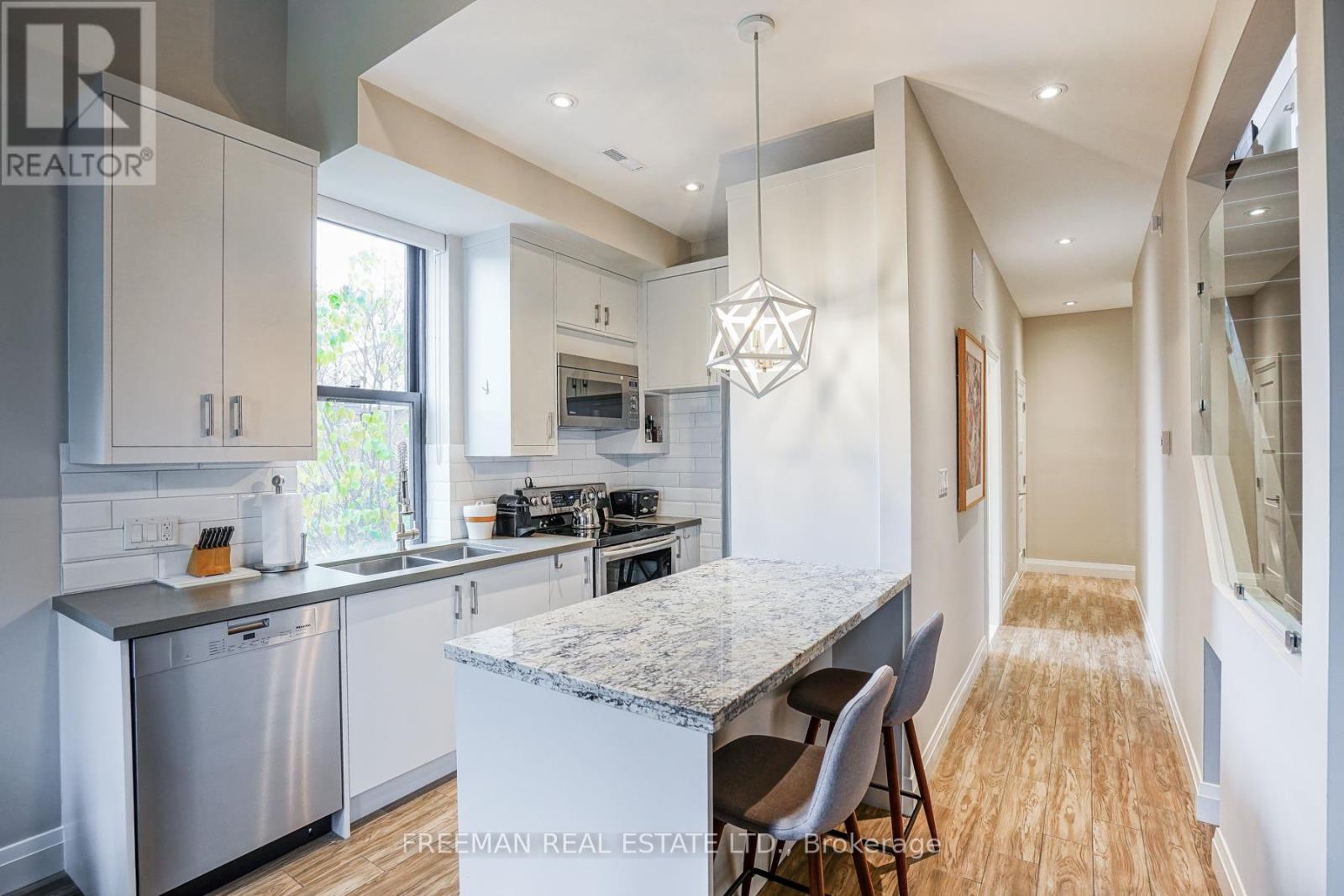 2 - 50 Russell Street, Toronto, Ontario  M5S 1B7 - Photo 11 - C12651928