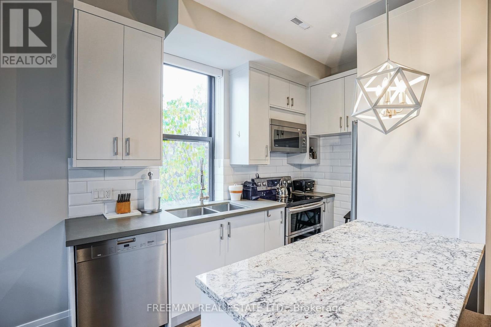 2 - 50 Russell Street, Toronto, Ontario  M5S 1B7 - Photo 12 - C12651928
