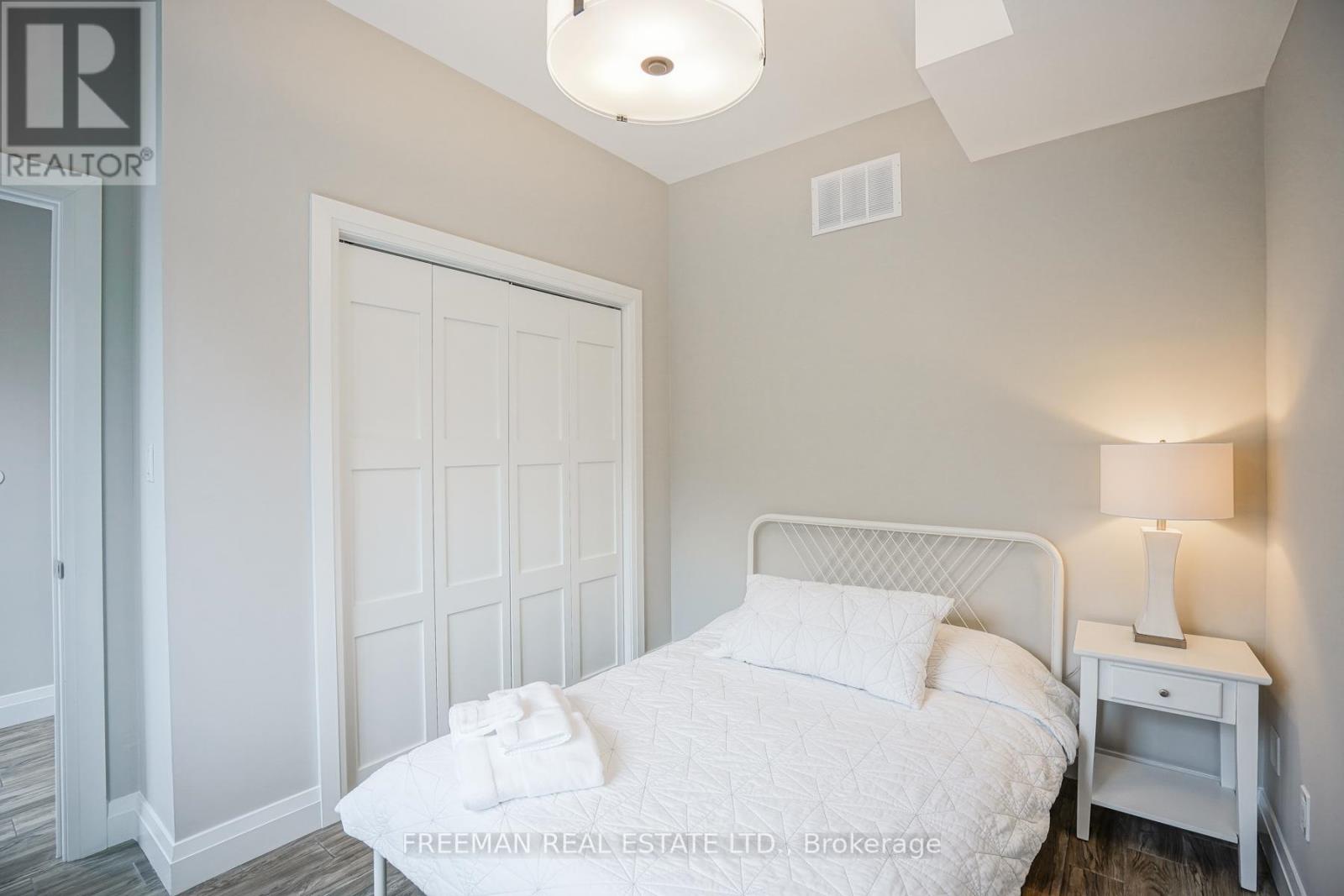 2 - 50 Russell Street, Toronto, Ontario  M5S 1B7 - Photo 15 - C12651928