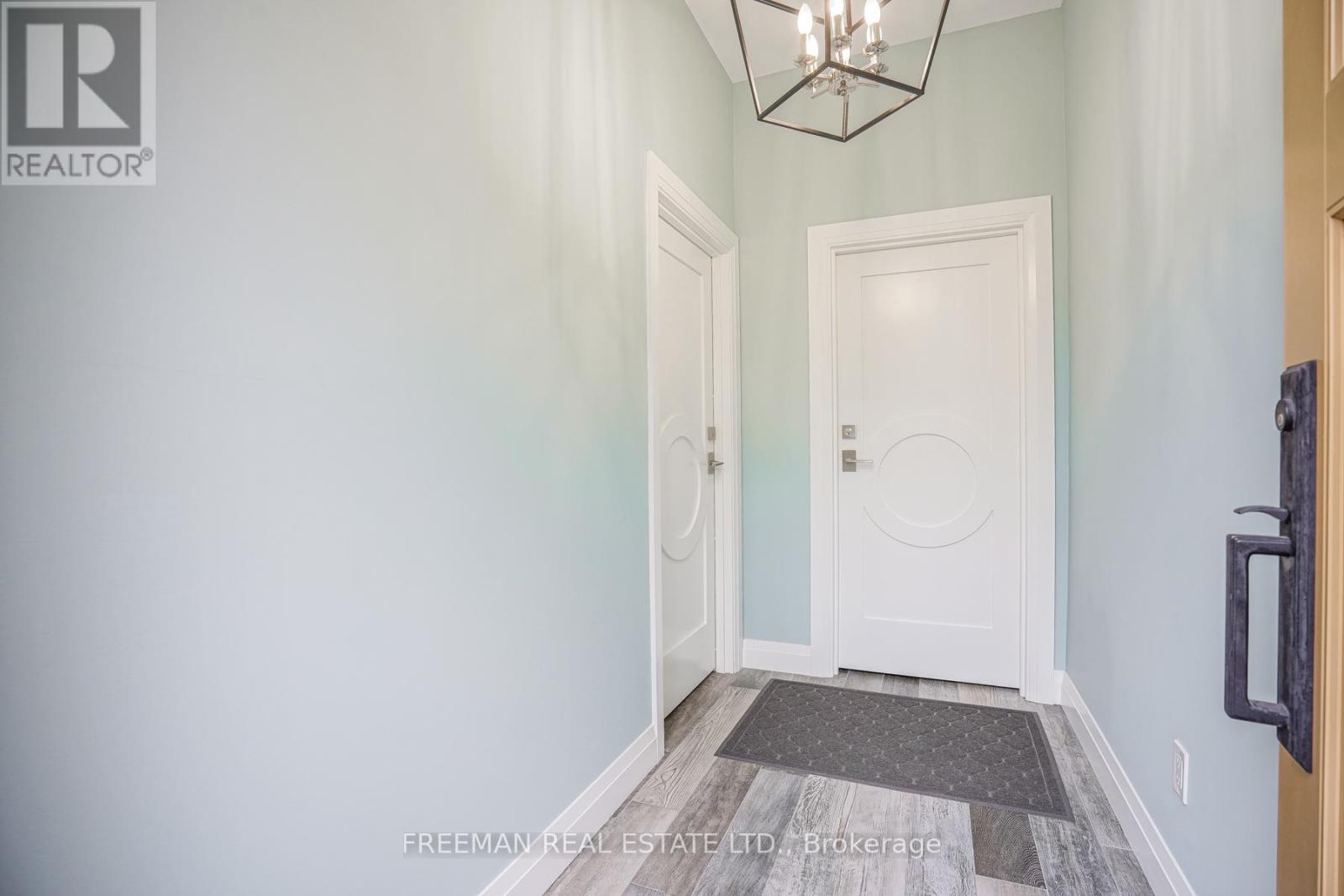 2 - 50 Russell Street, Toronto, Ontario  M5S 1B7 - Photo 2 - C12651928