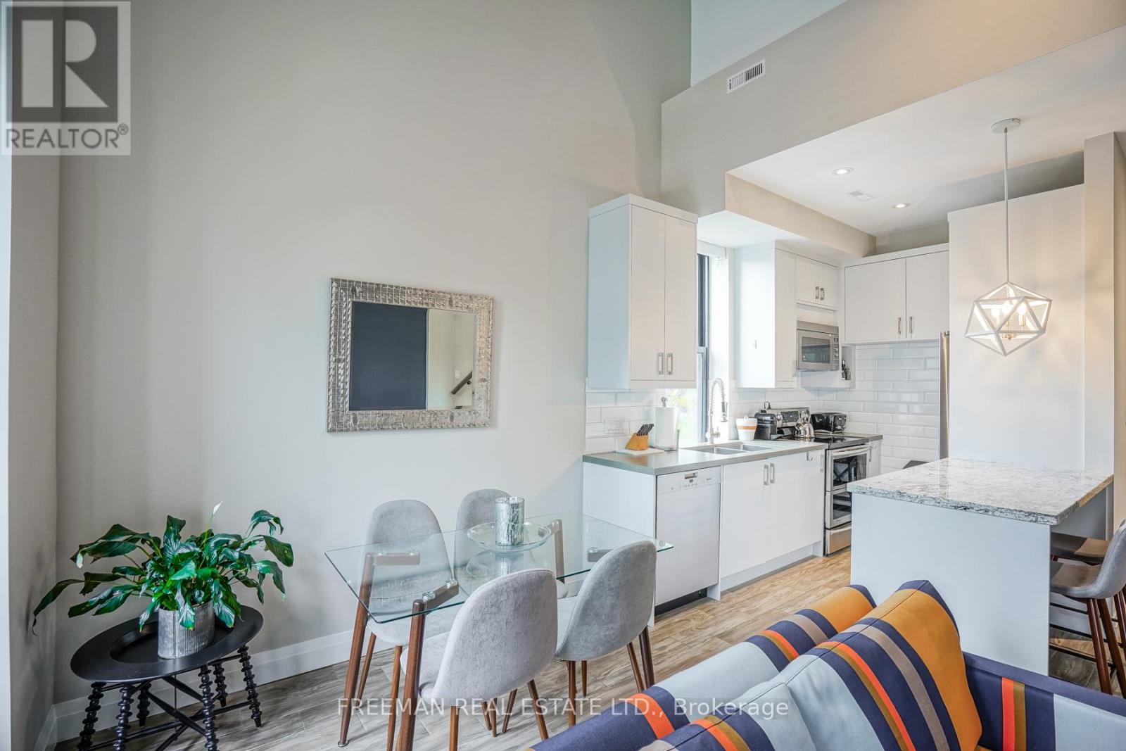 2 - 50 Russell Street, Toronto, Ontario  M5S 1B7 - Photo 7 - C12651928