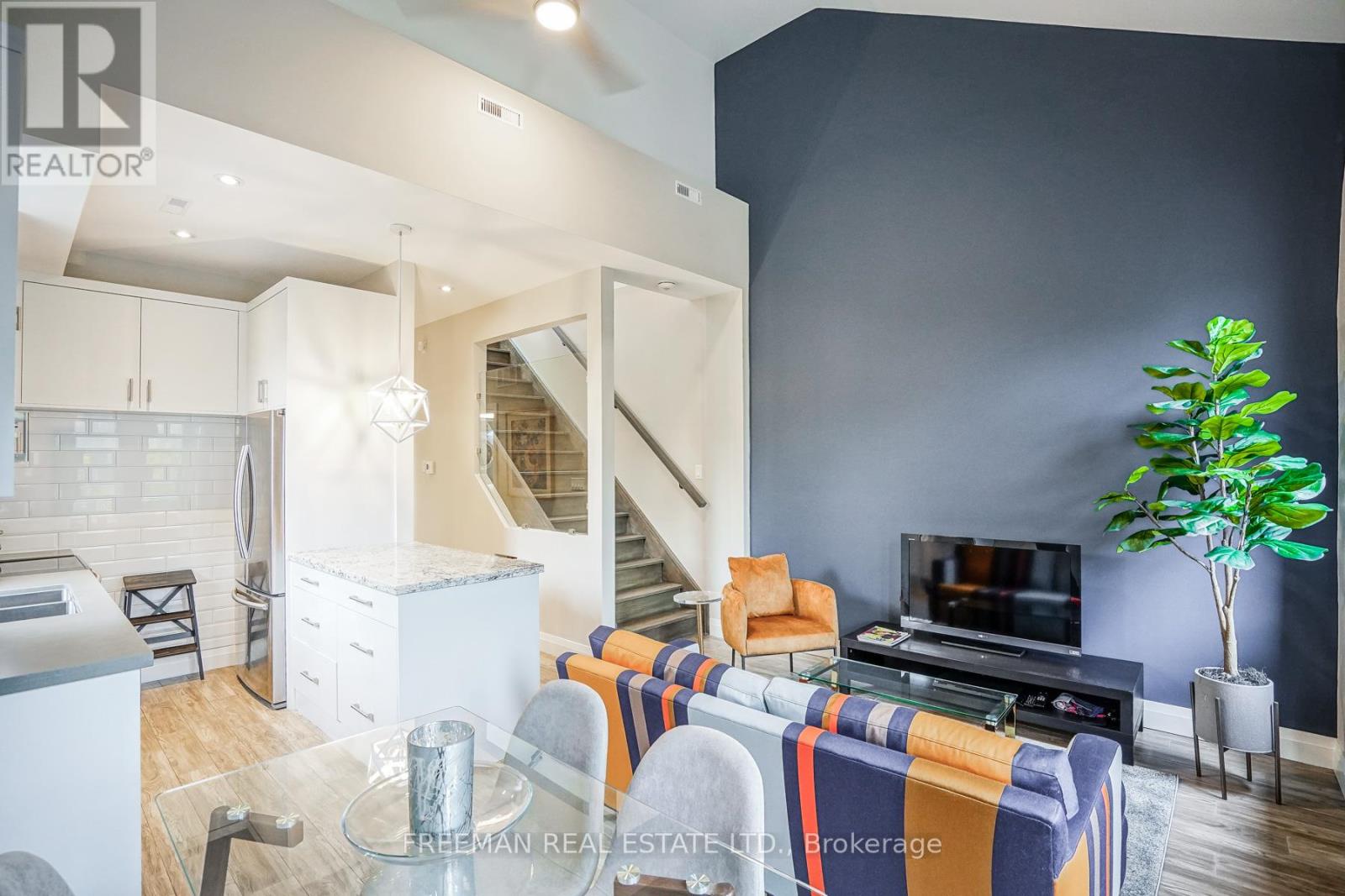 2 - 50 Russell Street, Toronto, Ontario  M5S 1B7 - Photo 9 - C12651928