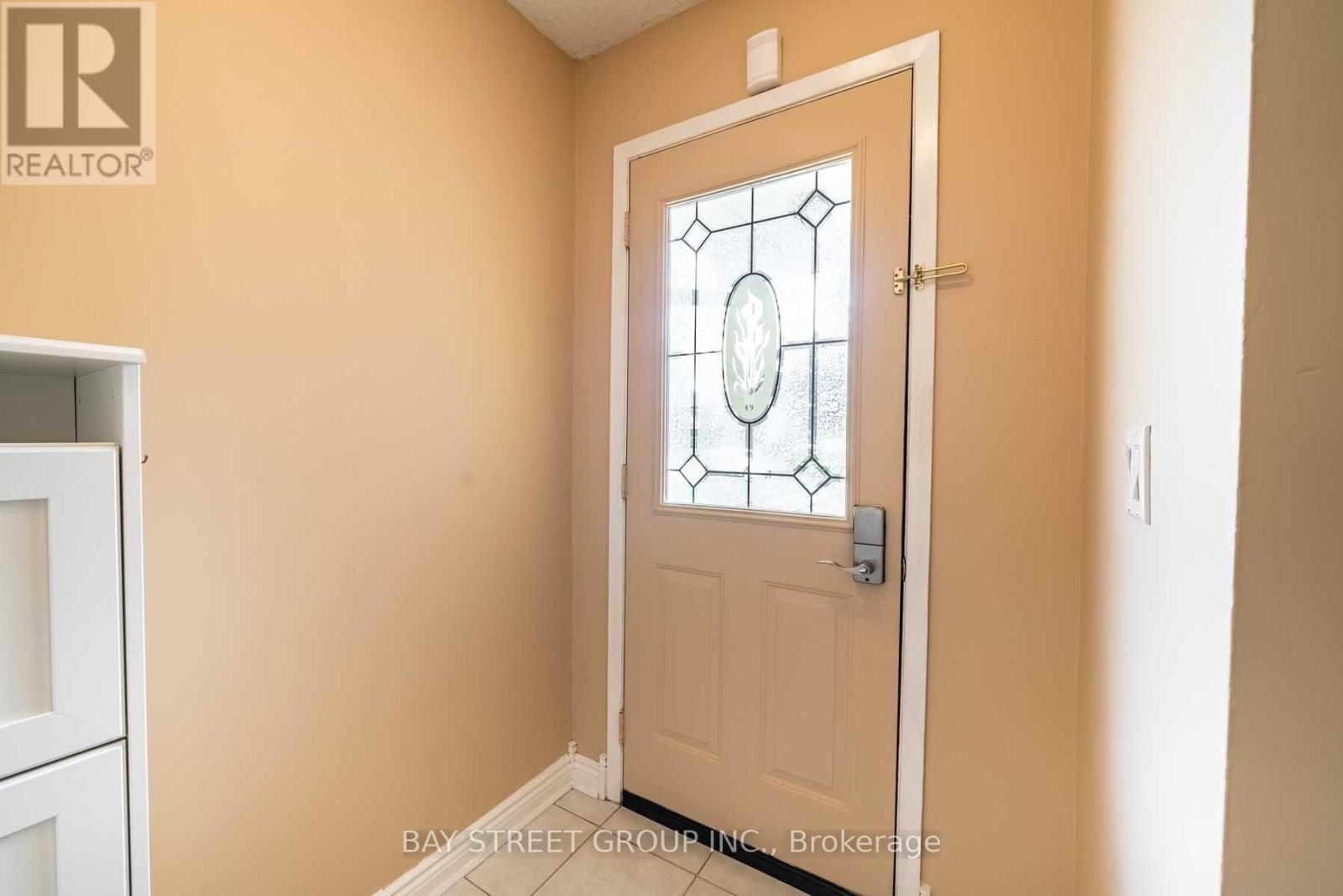 850 Monaghan Avenue, Oshawa, Ontario  L1J 6Z4 - Photo 3 - E12651922