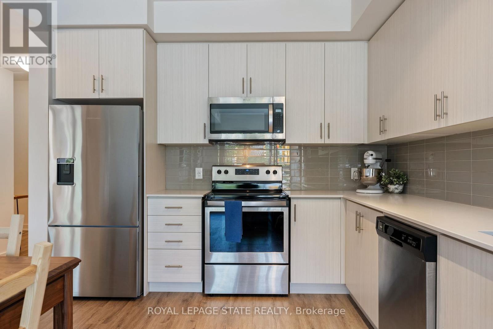 202 - 340 Plains Road E, Burlington, Ontario  L7T 0C2 - Photo 8 - W12478229