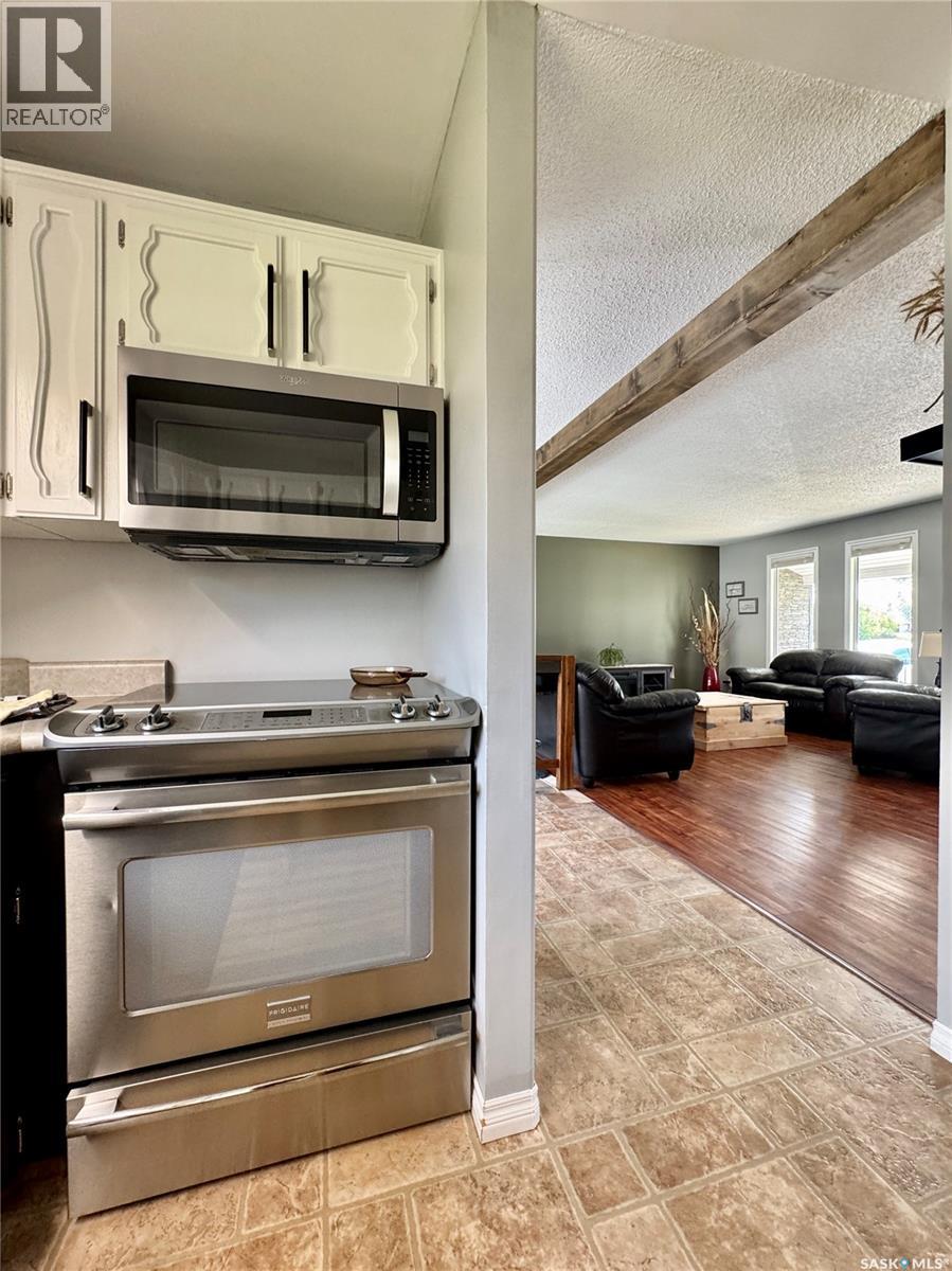 304 March Avenue E, Langenburg, Saskatchewan  S0A 2A0 - Photo 11 - SK996898