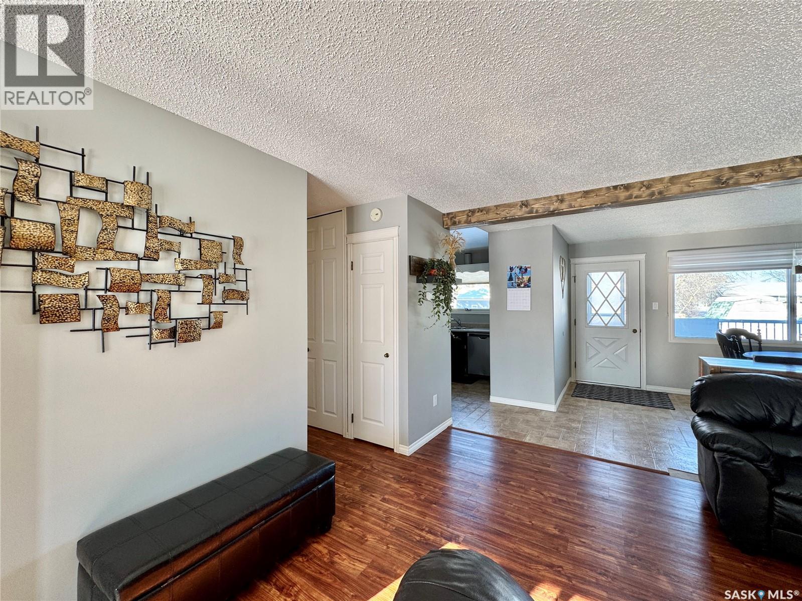 304 March Avenue E, Langenburg, Saskatchewan  S0A 2A0 - Photo 2 - SK996898