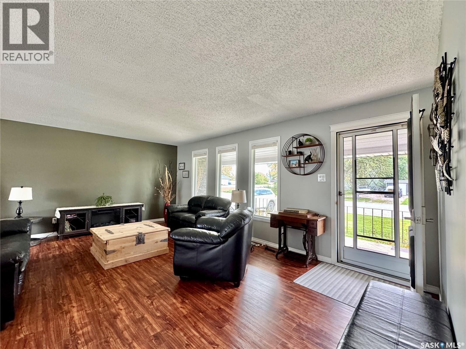 304 March Avenue E, Langenburg, Saskatchewan  S0A 2A0 - Photo 5 - SK996898