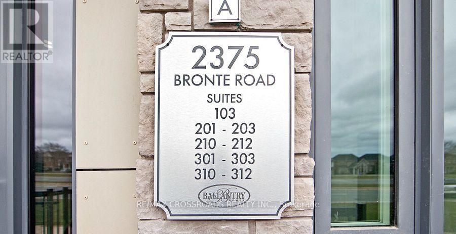203 - 2375 Bronte Road, Oakville, Ontario  L6M 1P5 - Photo 3 - W12651902