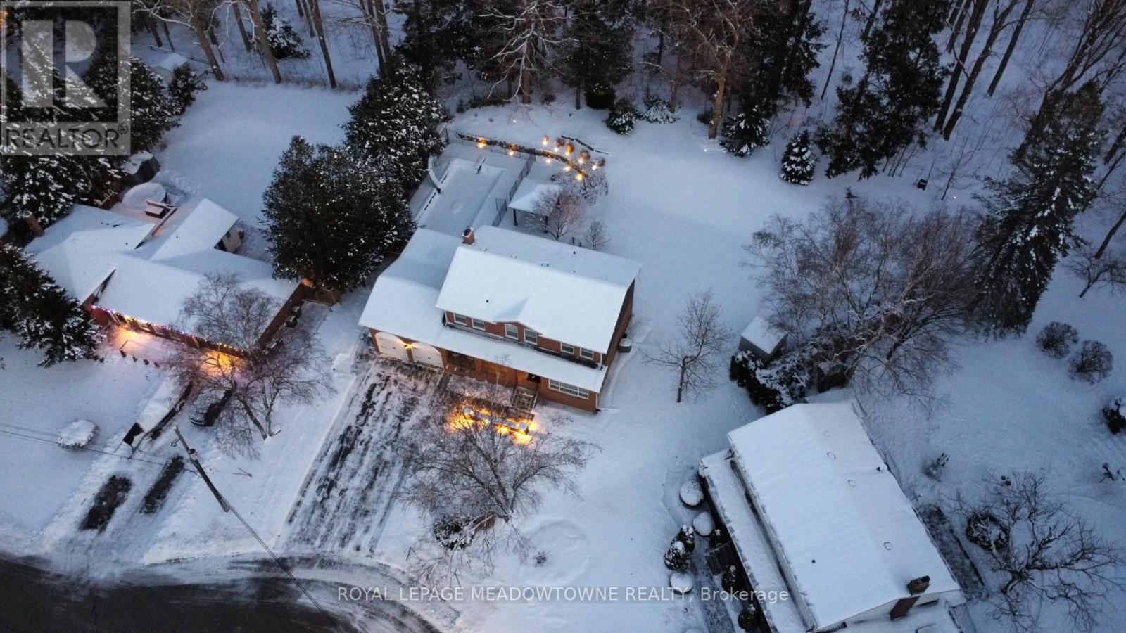 40 Hilltop Drive, Caledon, Ontario  L7C 1H6 - Photo 2 - W12651936