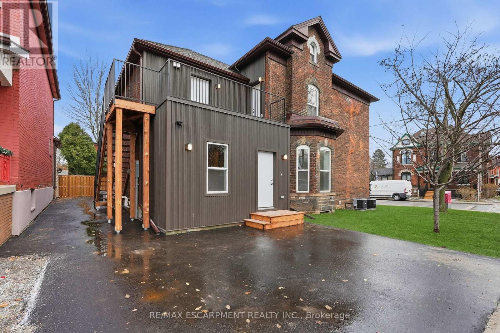 3 - 231 Park Street N, Hamilton, Ontario  L8L 1L9 - Photo 3 - X12651940