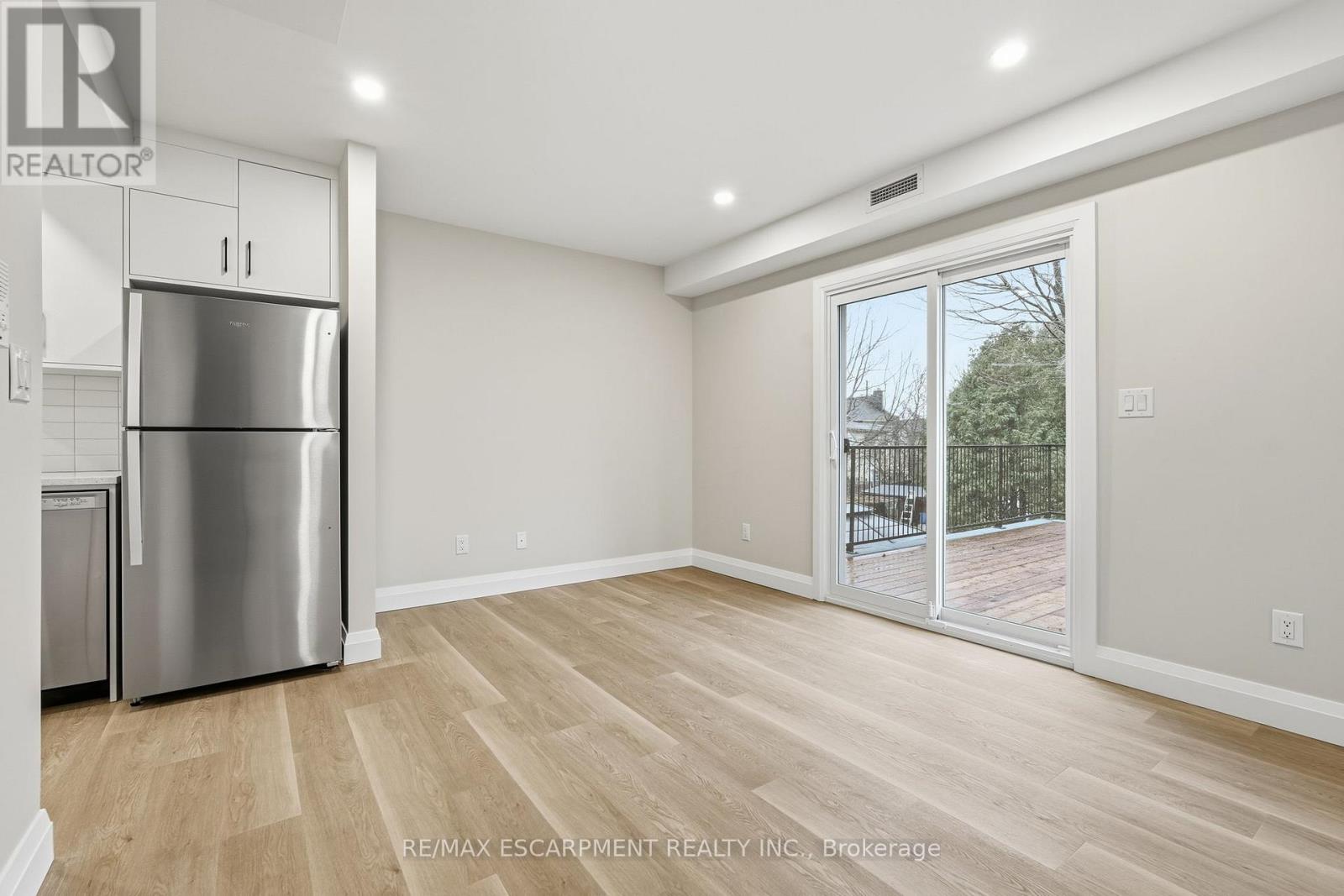 3 - 231 Park Street N, Hamilton, Ontario  L8L 1L9 - Photo 8 - X12651940