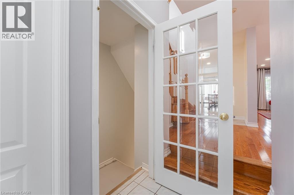 833 Scollard Court Unit# 30, Mississauga, Ontario  L5V 2B4 - Photo 18 - 40795130