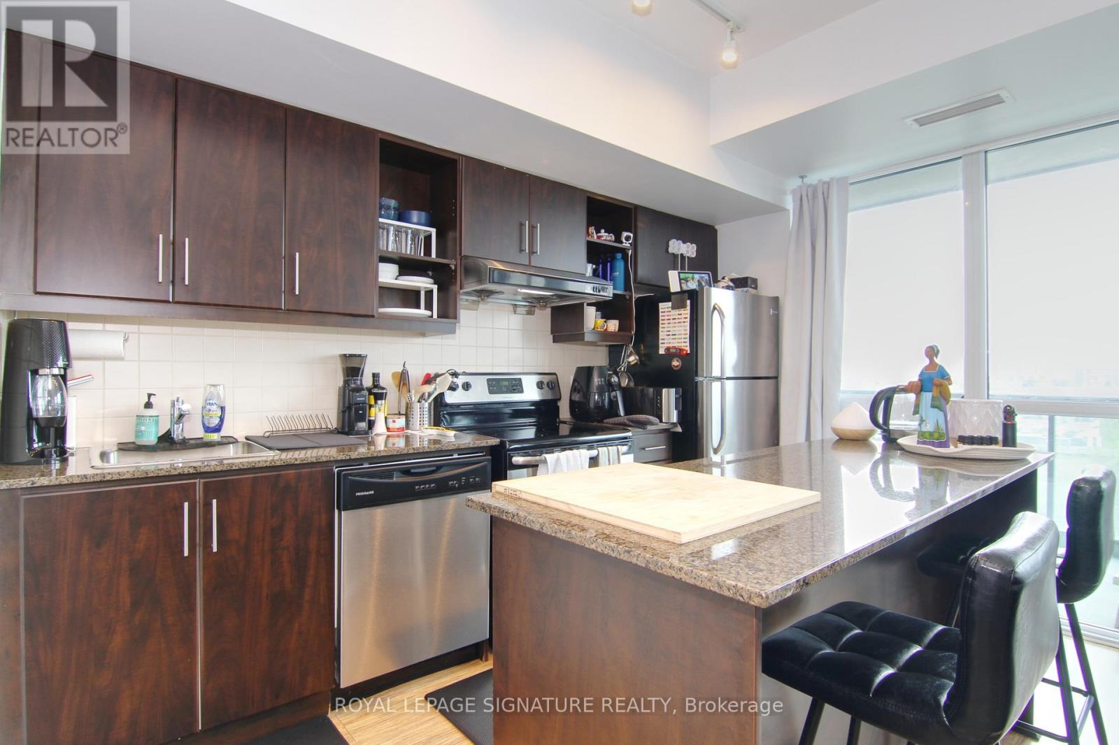 608 - 35 Brian Peck Crescent, Toronto, Ontario  M4G 0A5 - Photo 2 - C12651972