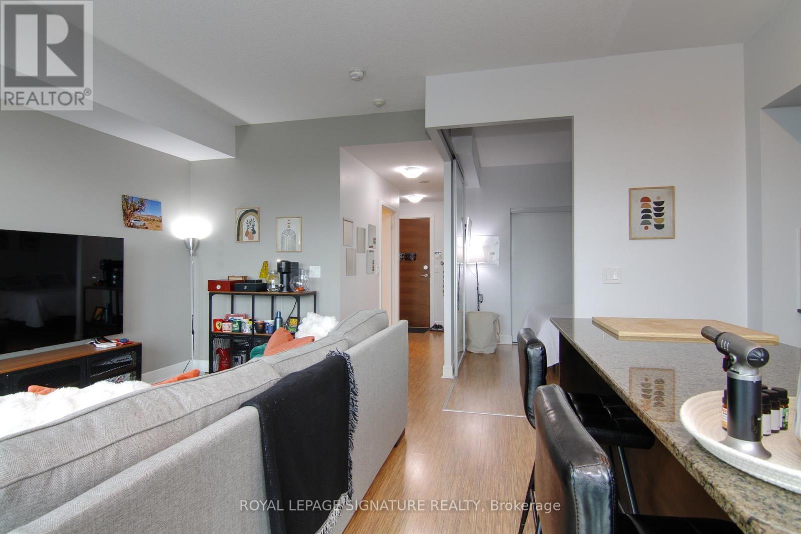 608 - 35 Brian Peck Crescent, Toronto, Ontario  M4G 0A5 - Photo 3 - C12651972