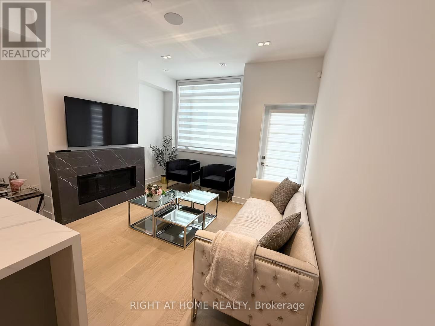 38b Churchill Avenue W, Toronto, Ontario  M2N 1Y7 - Photo 2 - C12652000