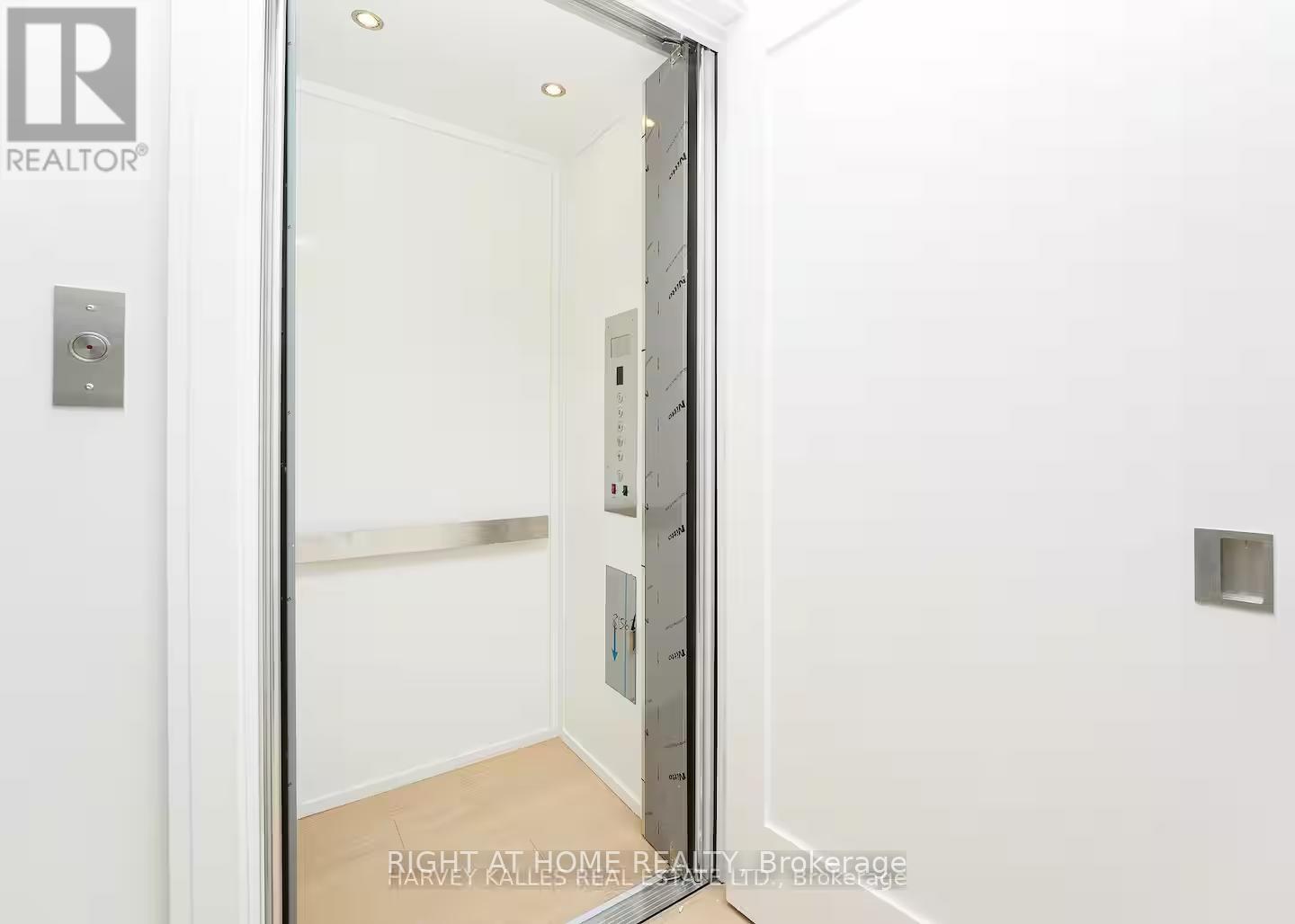 38b Churchill Avenue W, Toronto, Ontario  M2N 1Y7 - Photo 4 - C12652000